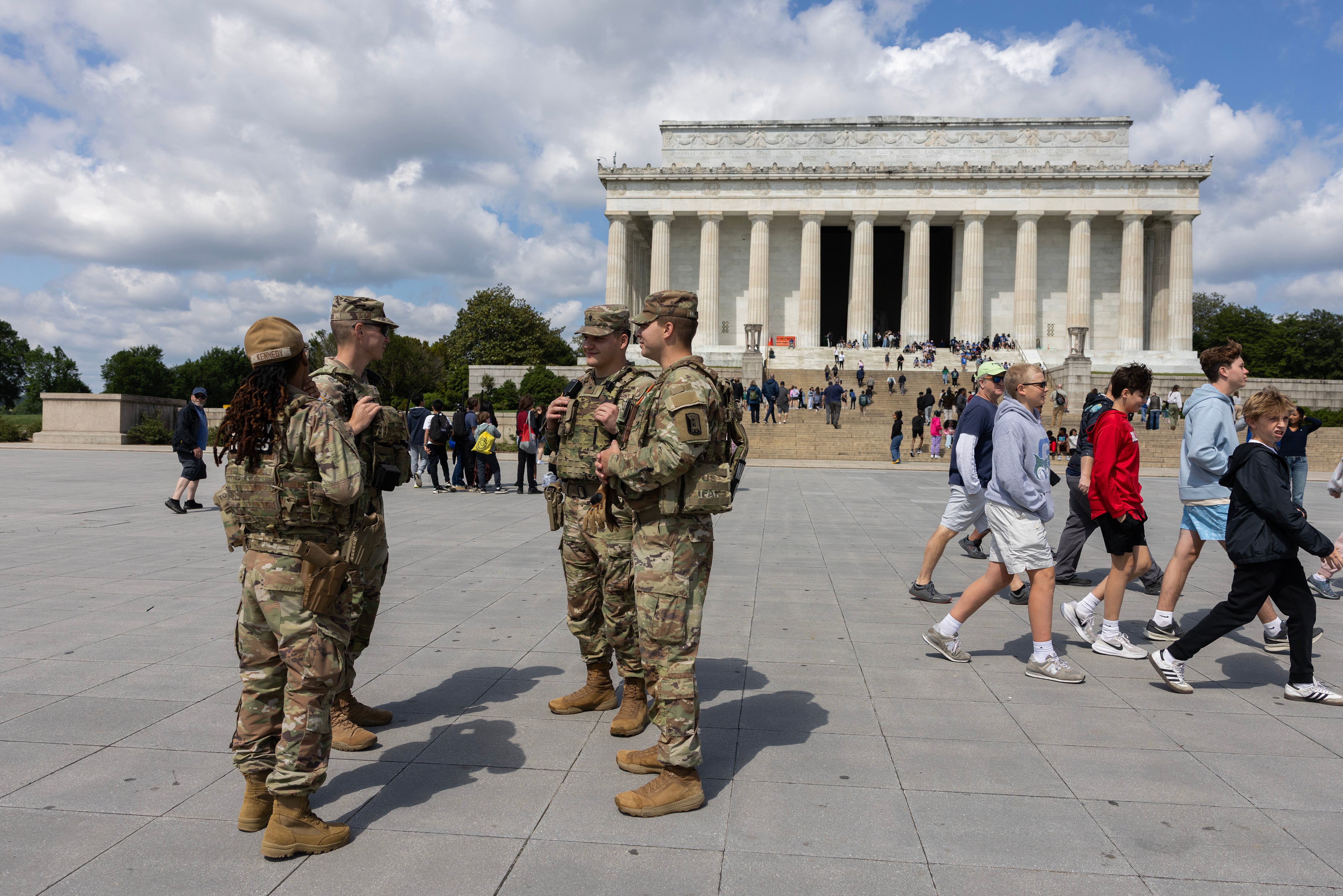 National Guard soldiers deployed by order of Trump in front of the Lincoln Memorial in Washington