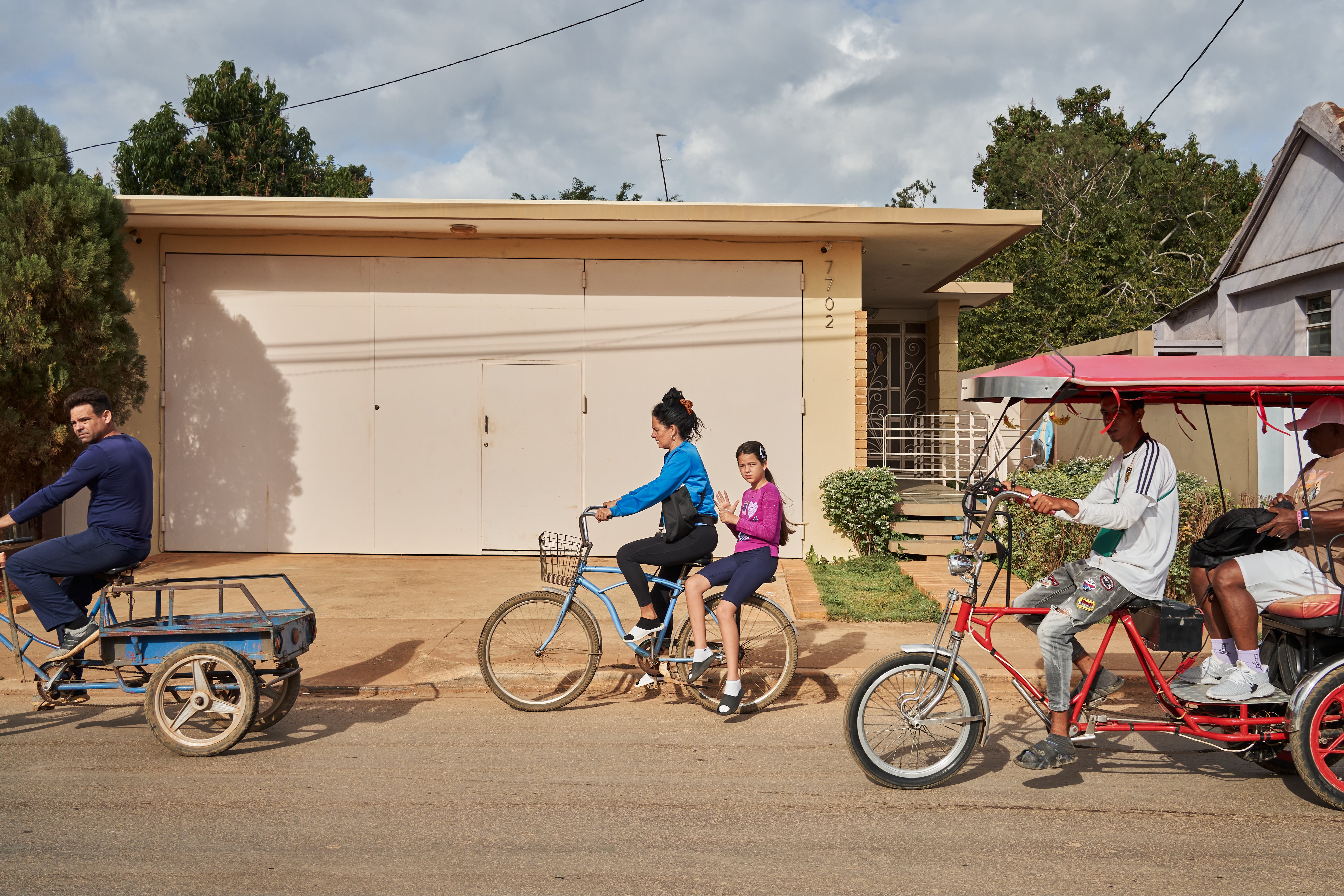 Without fuel, but pedaling on: The new bicycle boom in Cuba