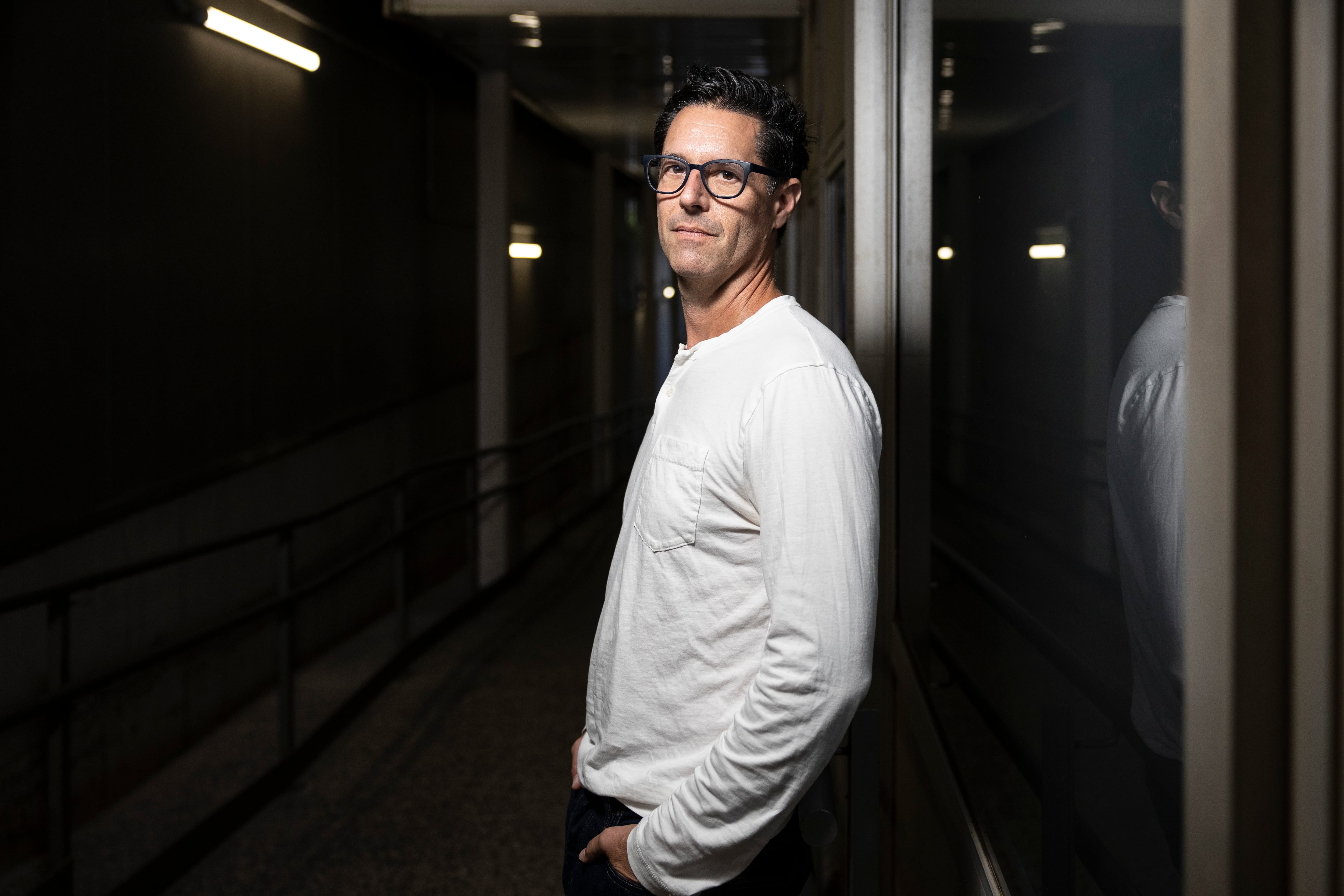 David Schulner, creator of the series 'New Amsterdam', at the Vall d'Hebron Hospital complex in Barcelona.