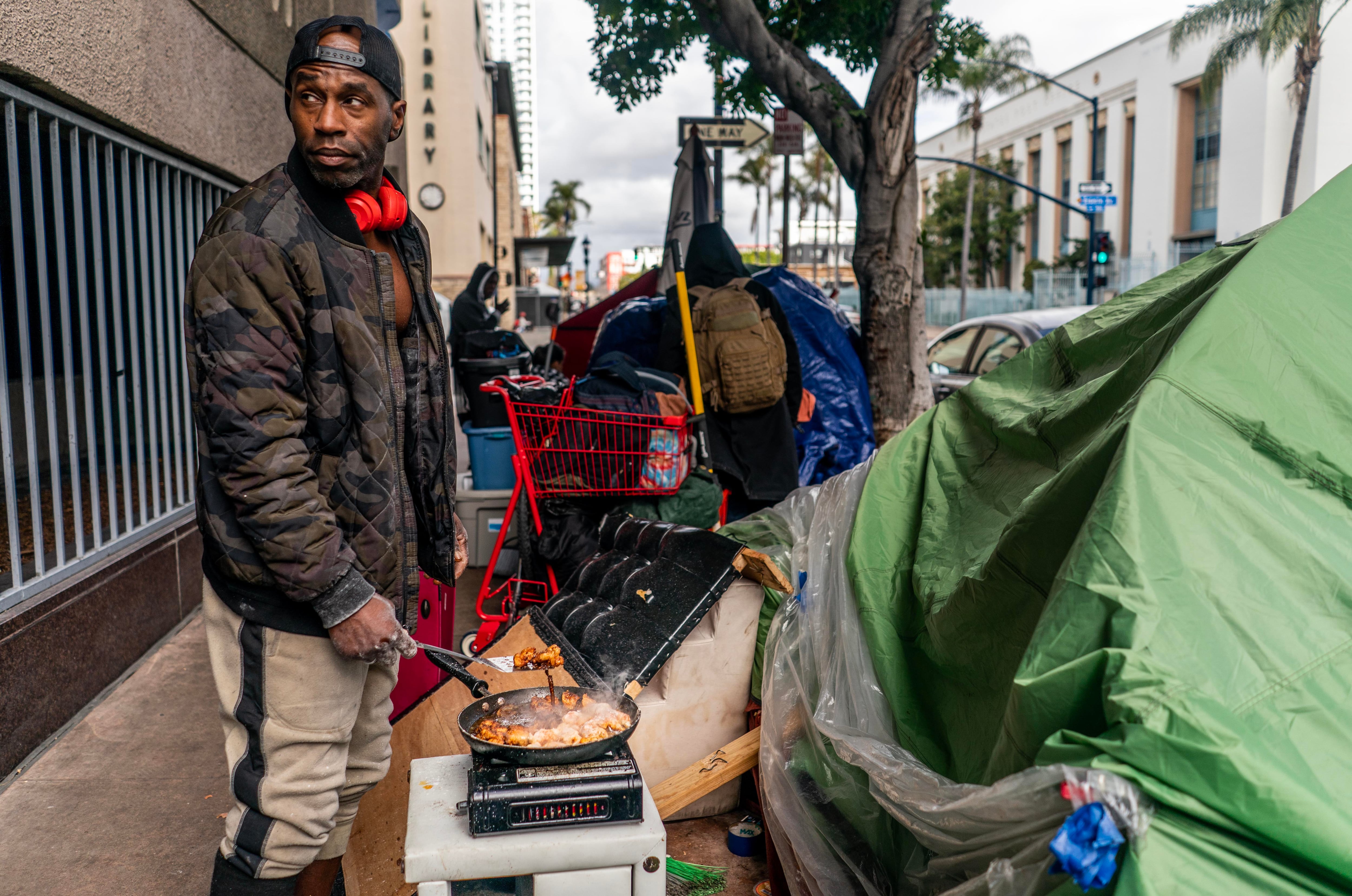 Libraries become the last refuge for Washington’s homeless 
