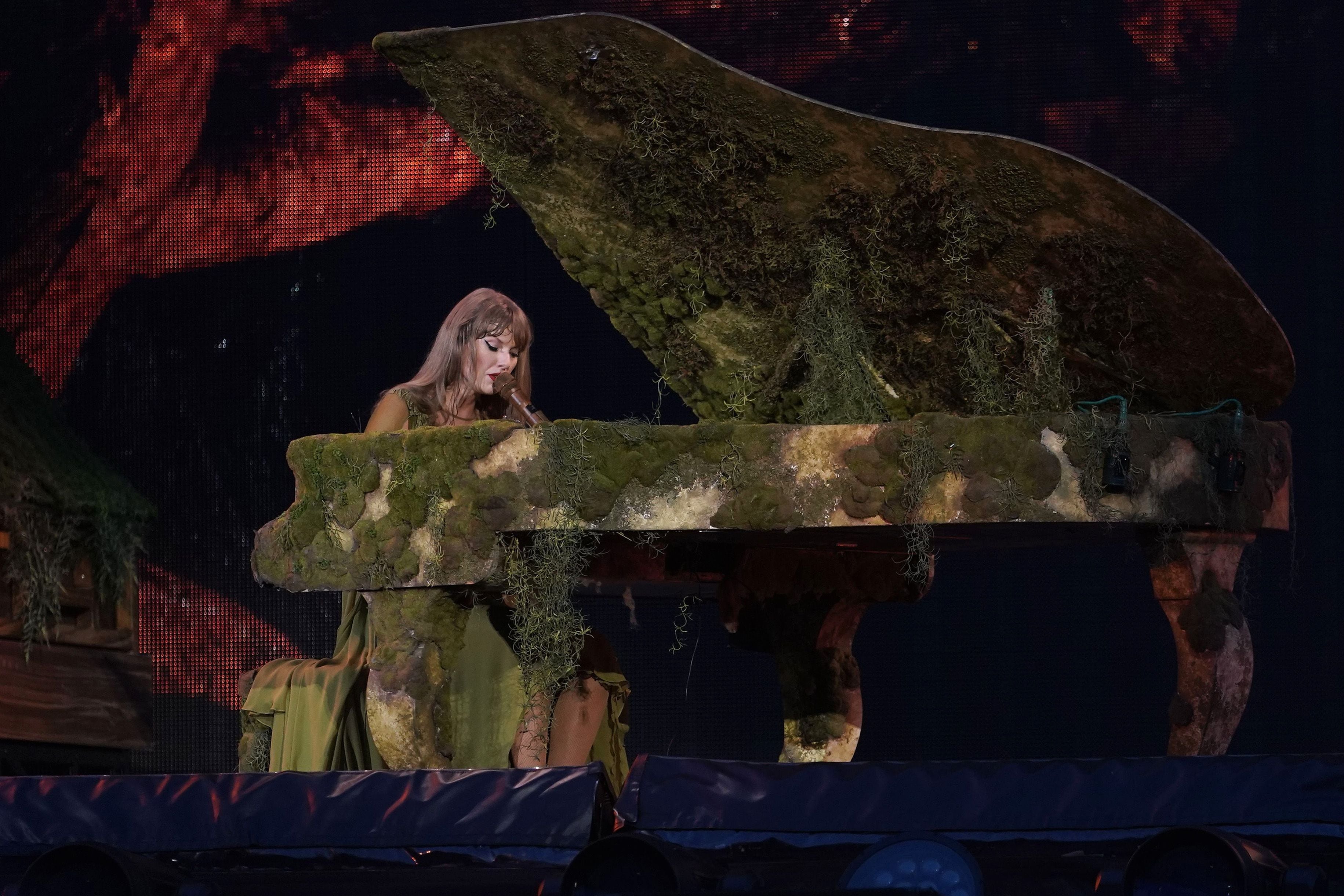Taylor Swift teaches botany: a Brazilian university accuses a Spanish one of plagiarizing a teaching method Universidad Miguel Hernández opens an internal investigation after the Federal University of Rio Grande do Norte demanded explanations, amid a social media campaign