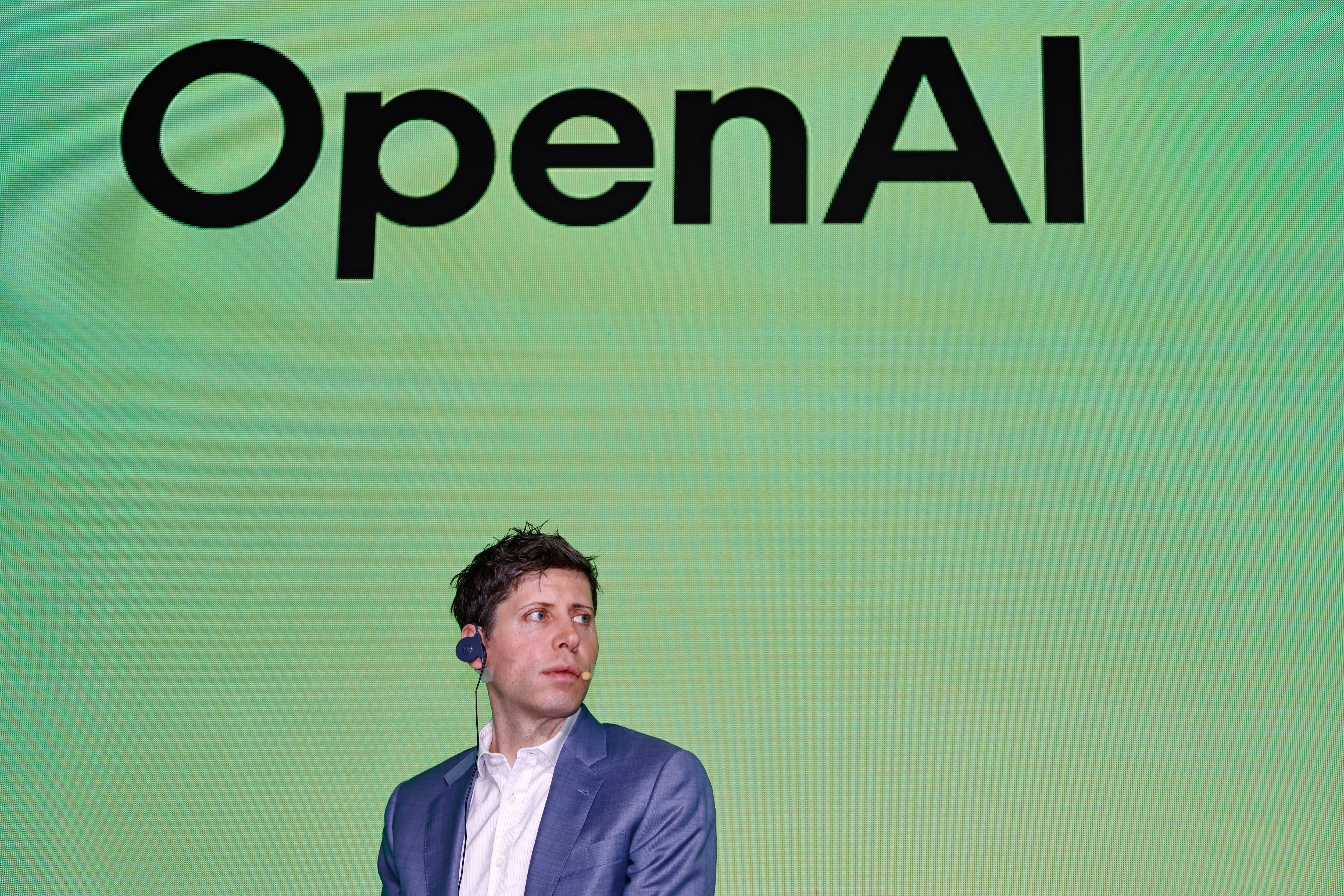 Artificial intelligence and digital extractivism: Who benefits from data centers in Latin America?