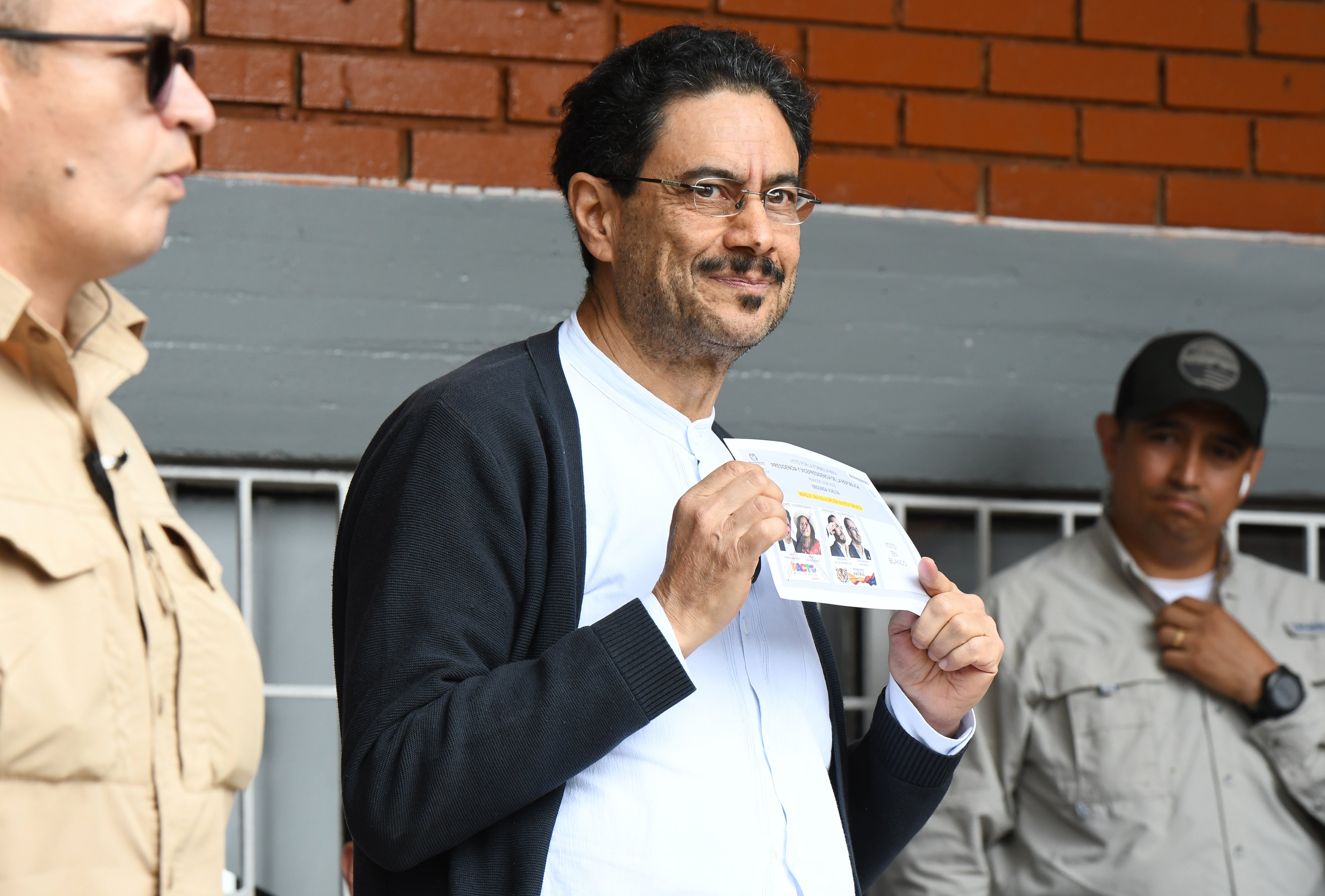 Colombia’s right pushes ‘gunpoint vote’ narrative, data contradict it