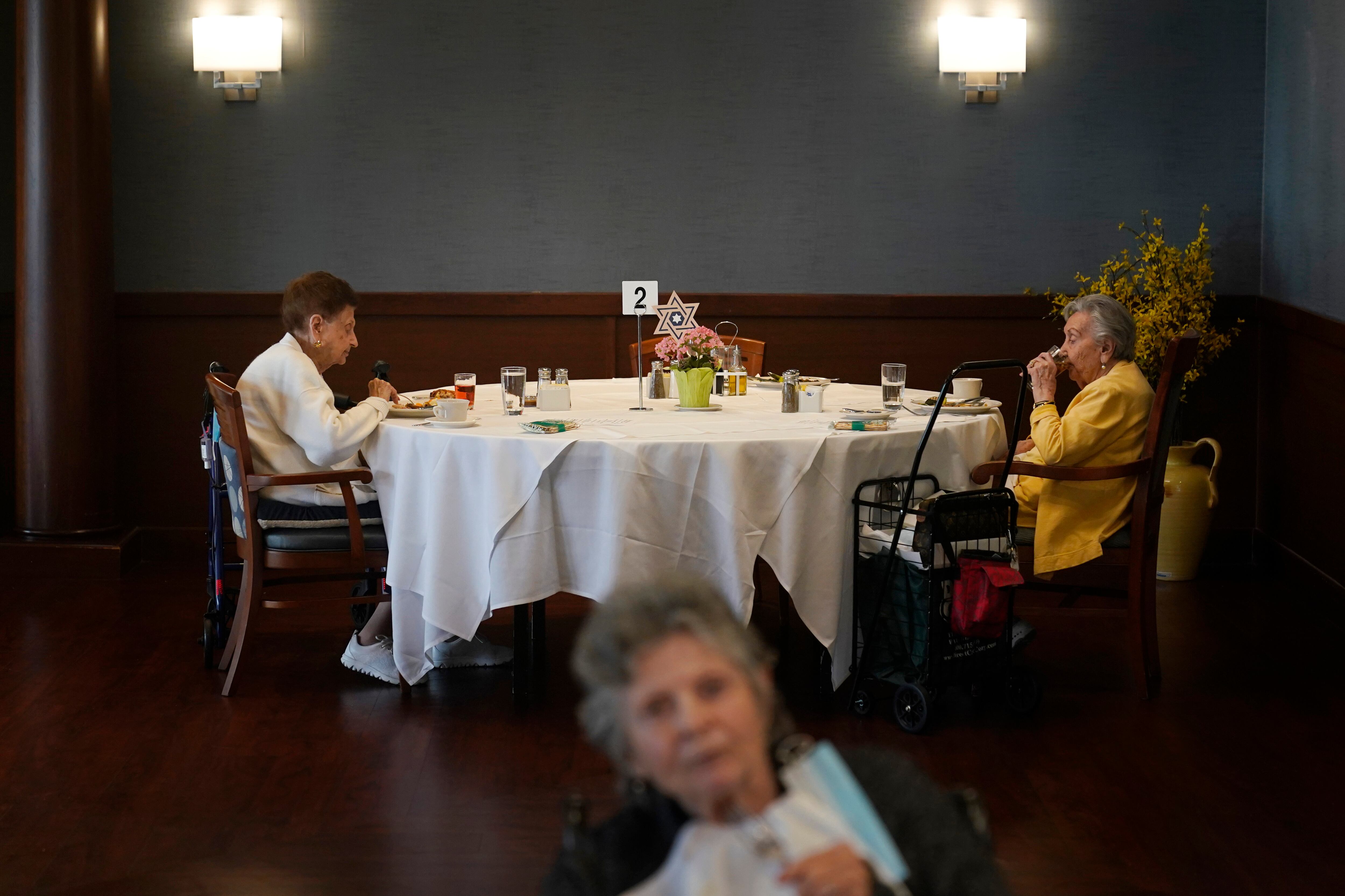 Women in an aged care home, in April 2020 in New York.