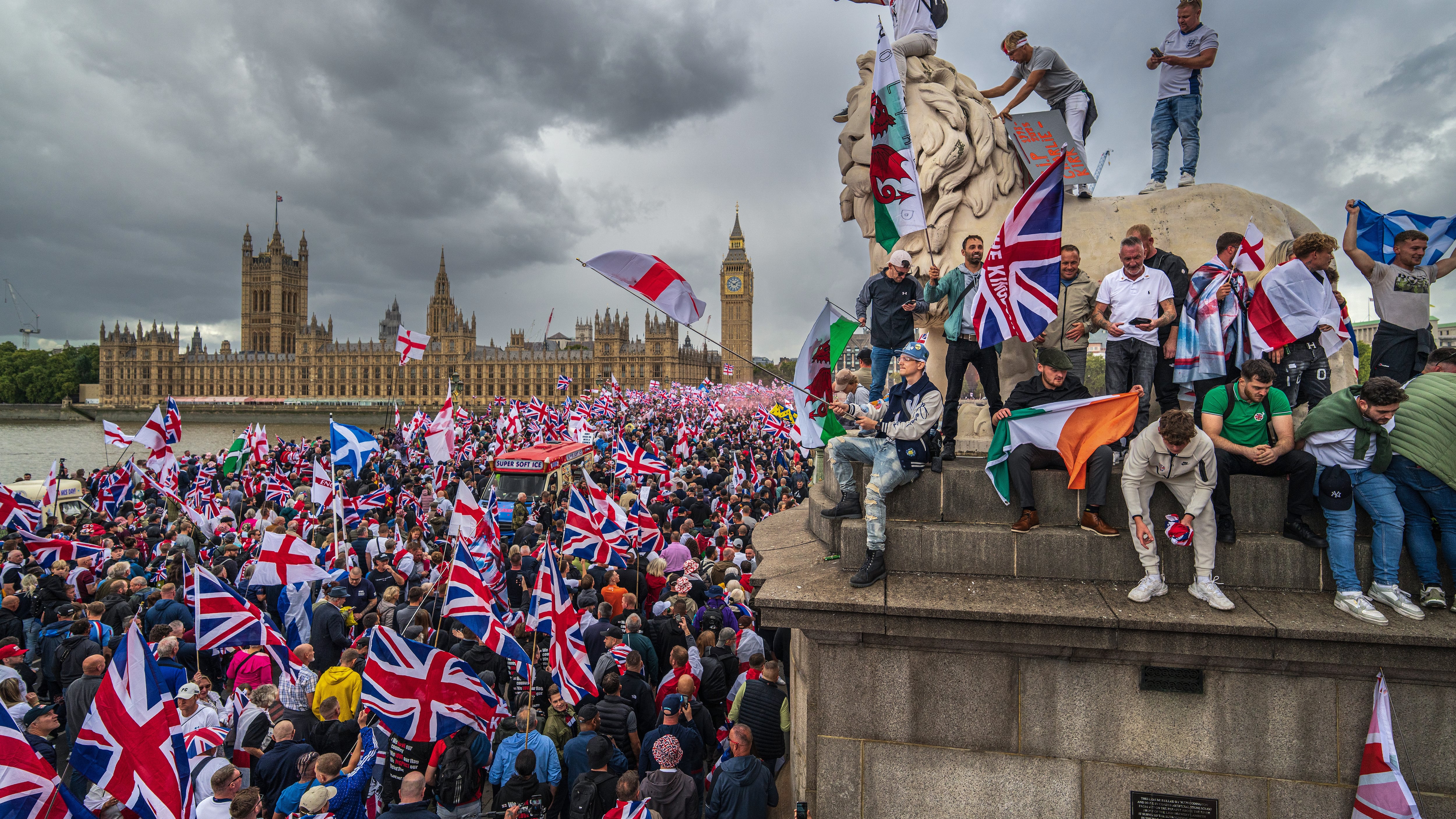 How the far right stirs up protests against immigration in Britain