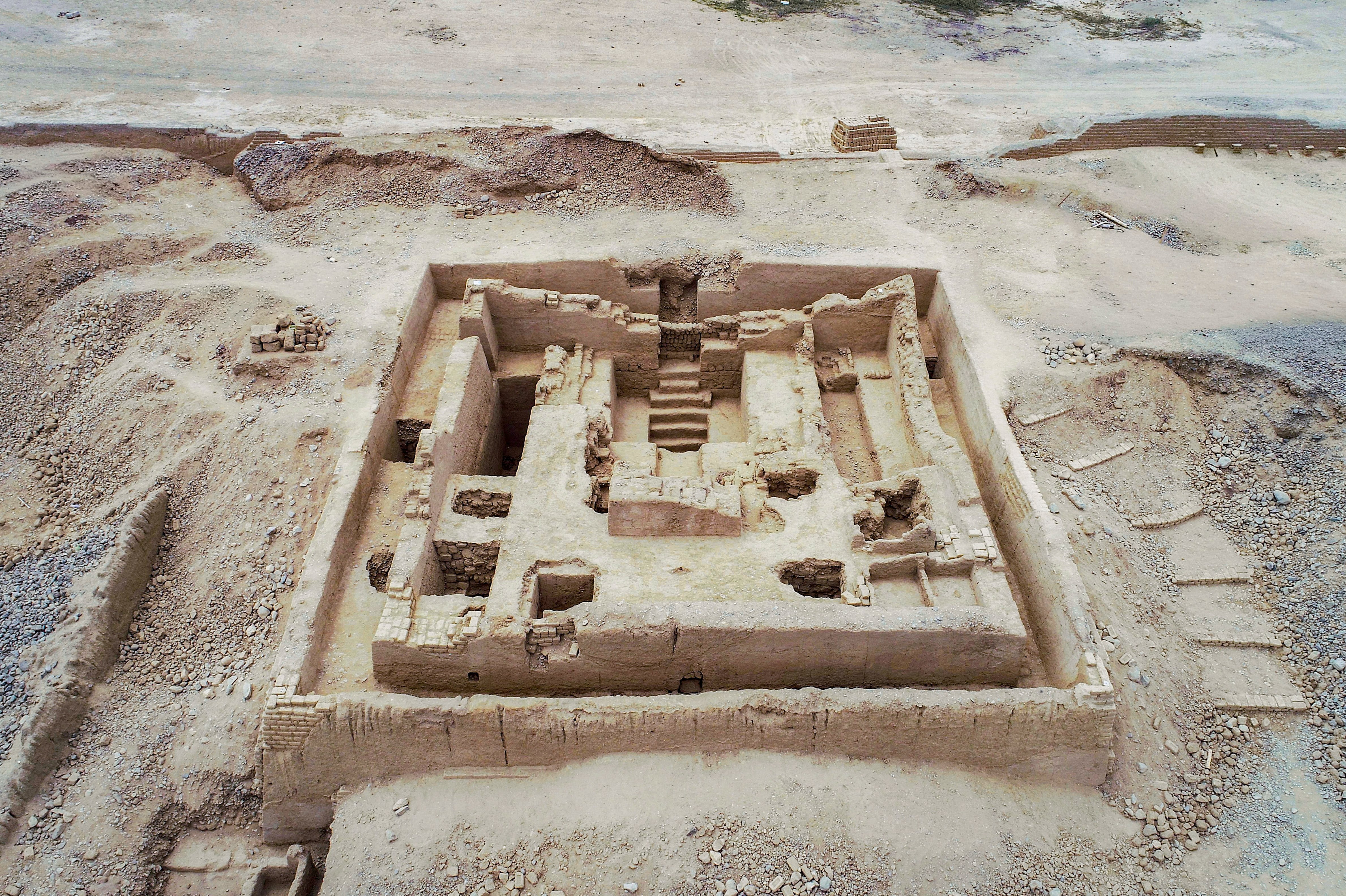 An intact tomb preserved for 600 years opens a window onto the world of the Chimú elite in Peru