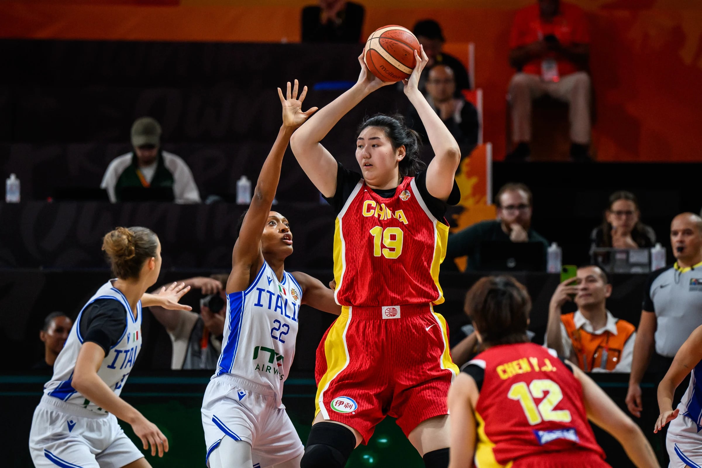 Zhang Ziyu, the 2.23-meter World Cup sensation