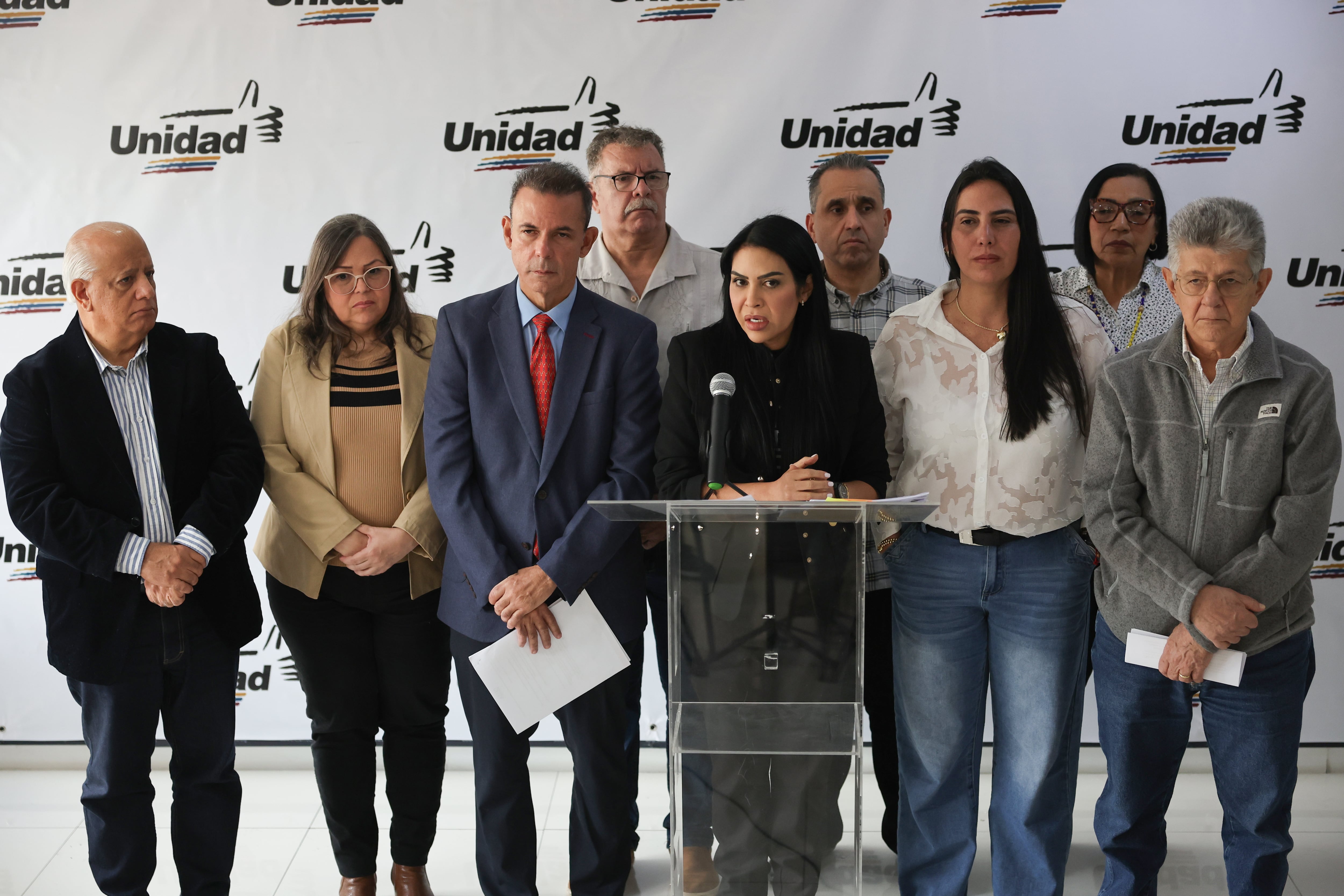 Venezuelan opposition regroups to broker influence in the transition