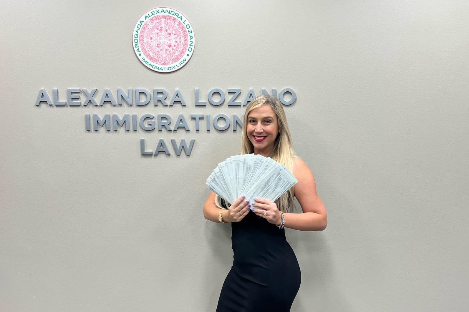 Six deported clients, a pink private jet and a mansion in Mexico: the alleged fraud that made the ‘Miracle Lawyer’ wealthy