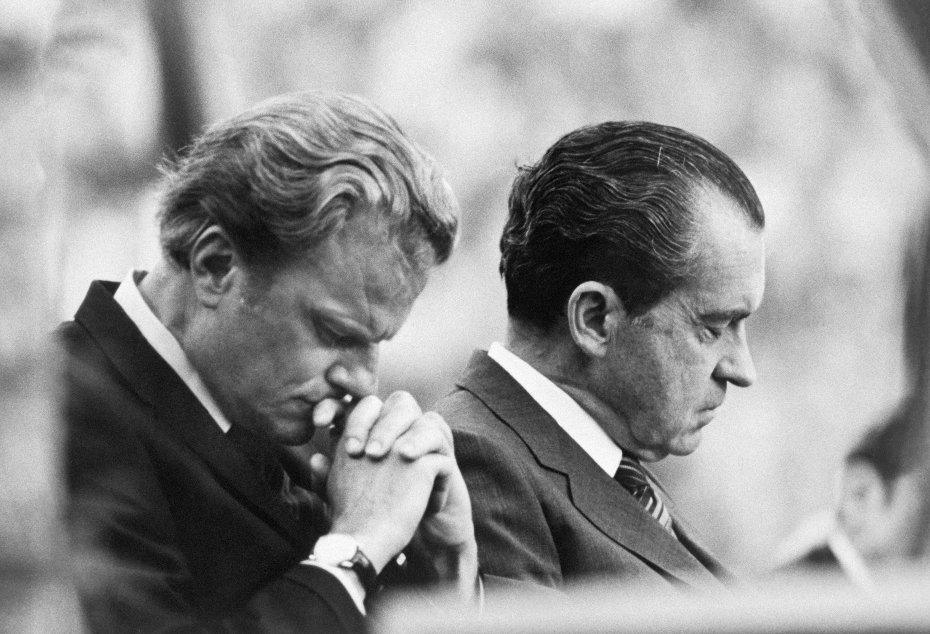 Billy Graham (izquierda) y Richard Nixon en Knoxville, Tennessee, en mayo de 1970, cuando Nixon era presidente.