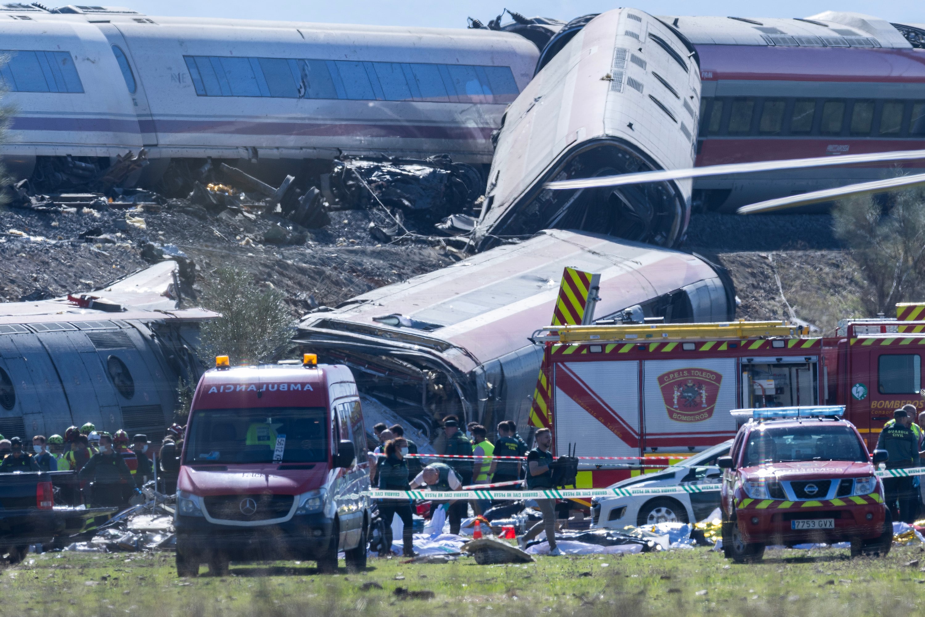 Emergency services are assisting the victims of the train accident in Urda.
