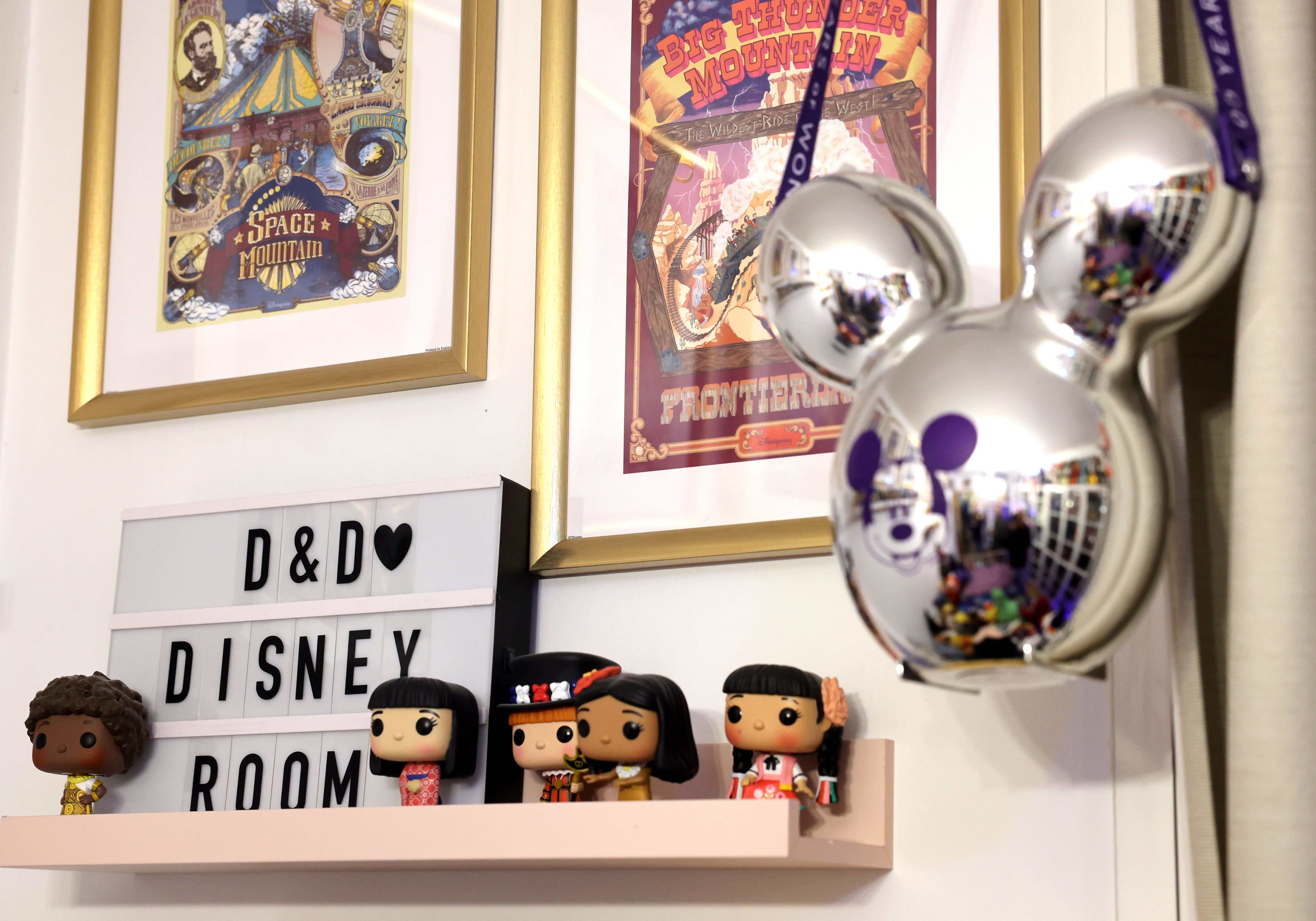 Objects that the Disney influencer iDanny collects in his house in Parla.