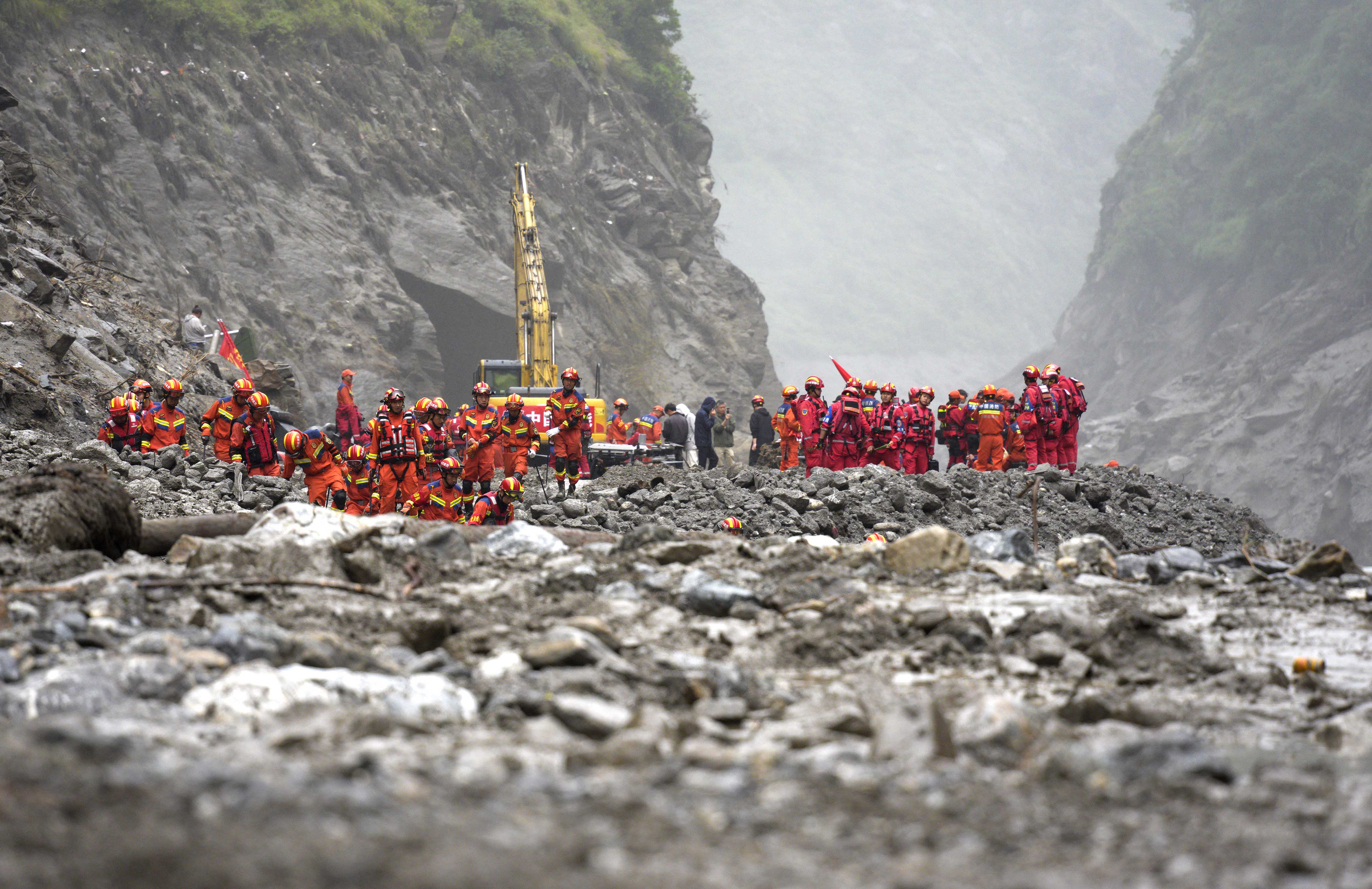 China imposes a wall of silence in Tibet after the Himalayan disaster