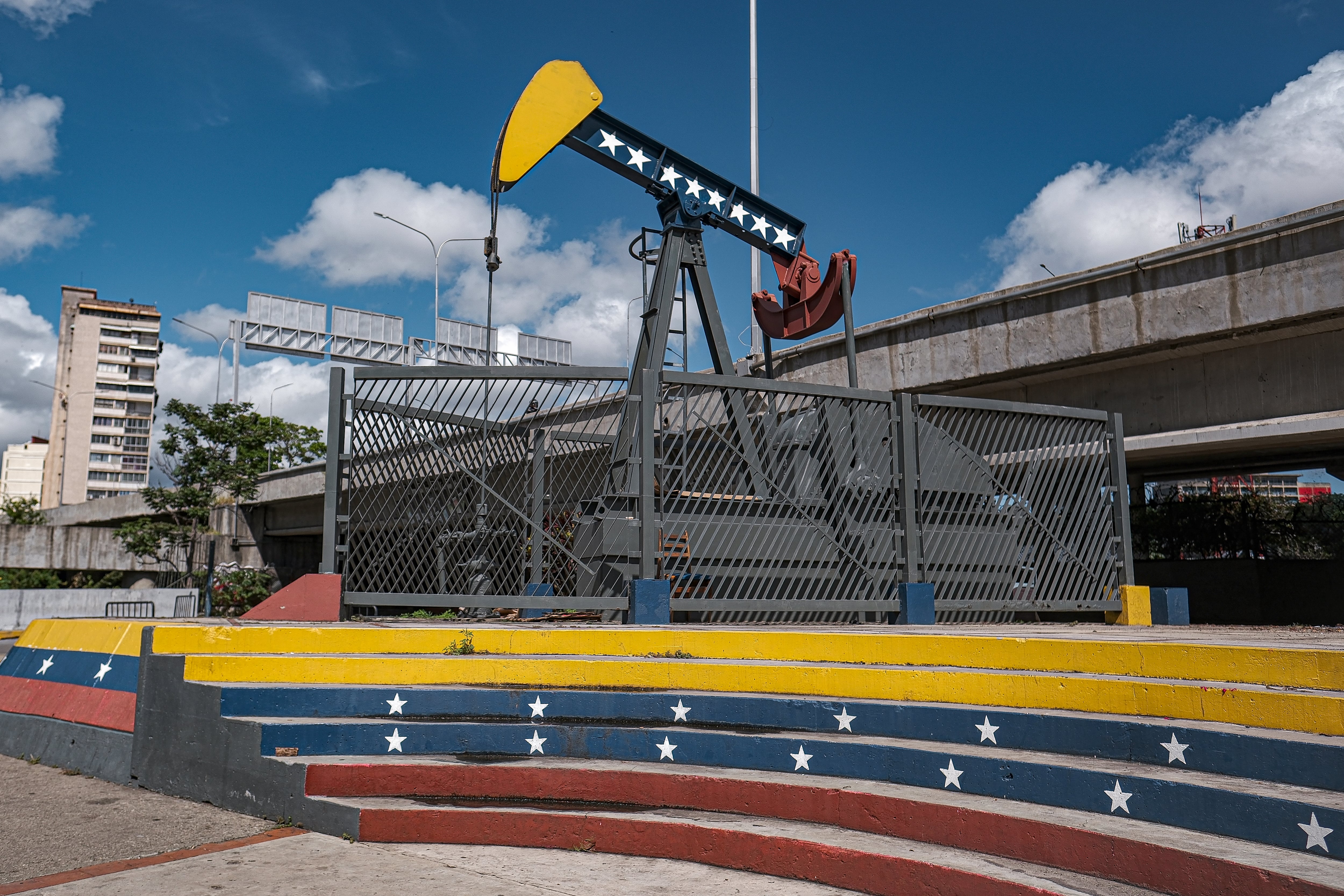 Oil, the most sensitive issue in Venezuelan politics