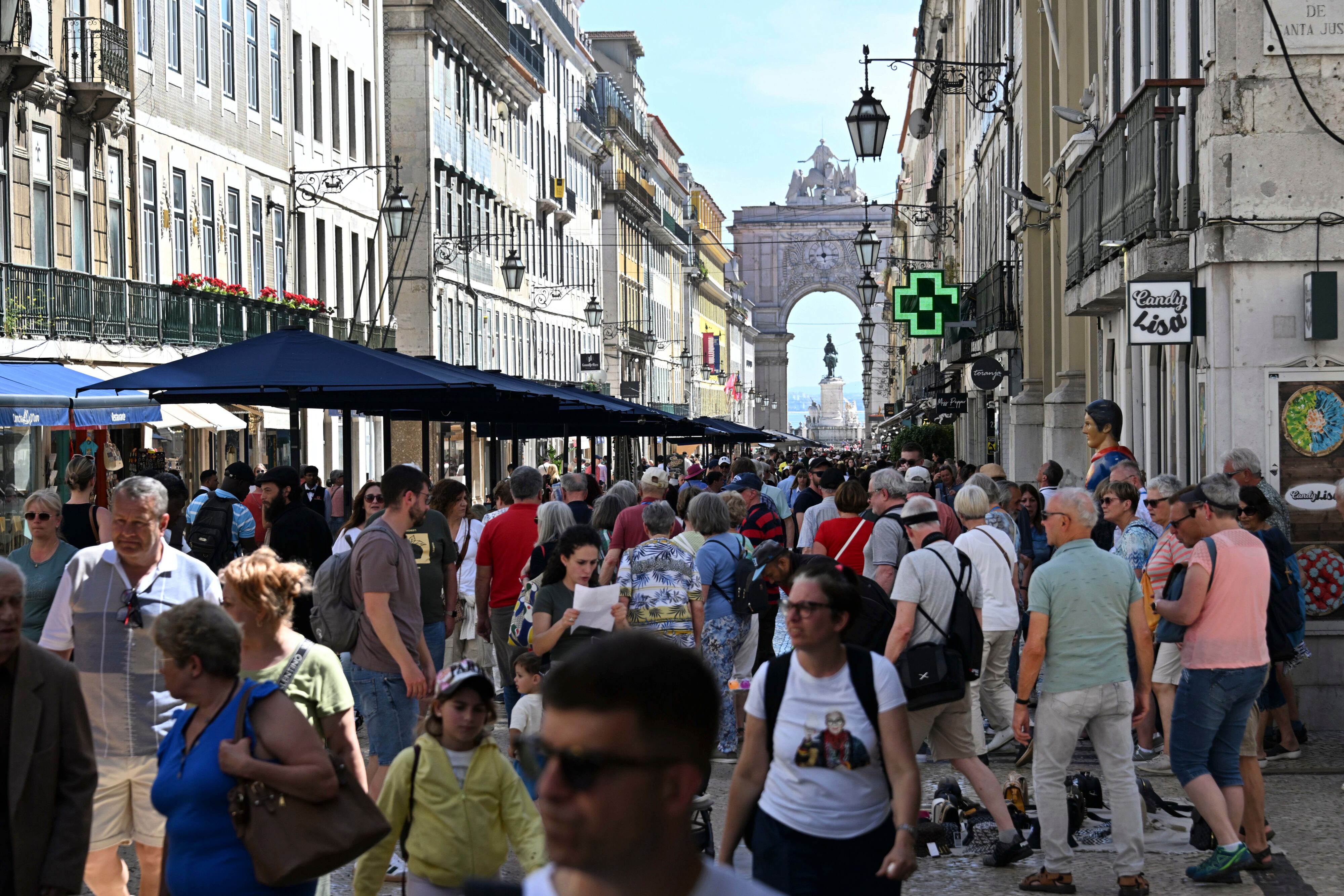 Tourists in the Baixa neighborhood (with the Plaza del Comercio in the background). 