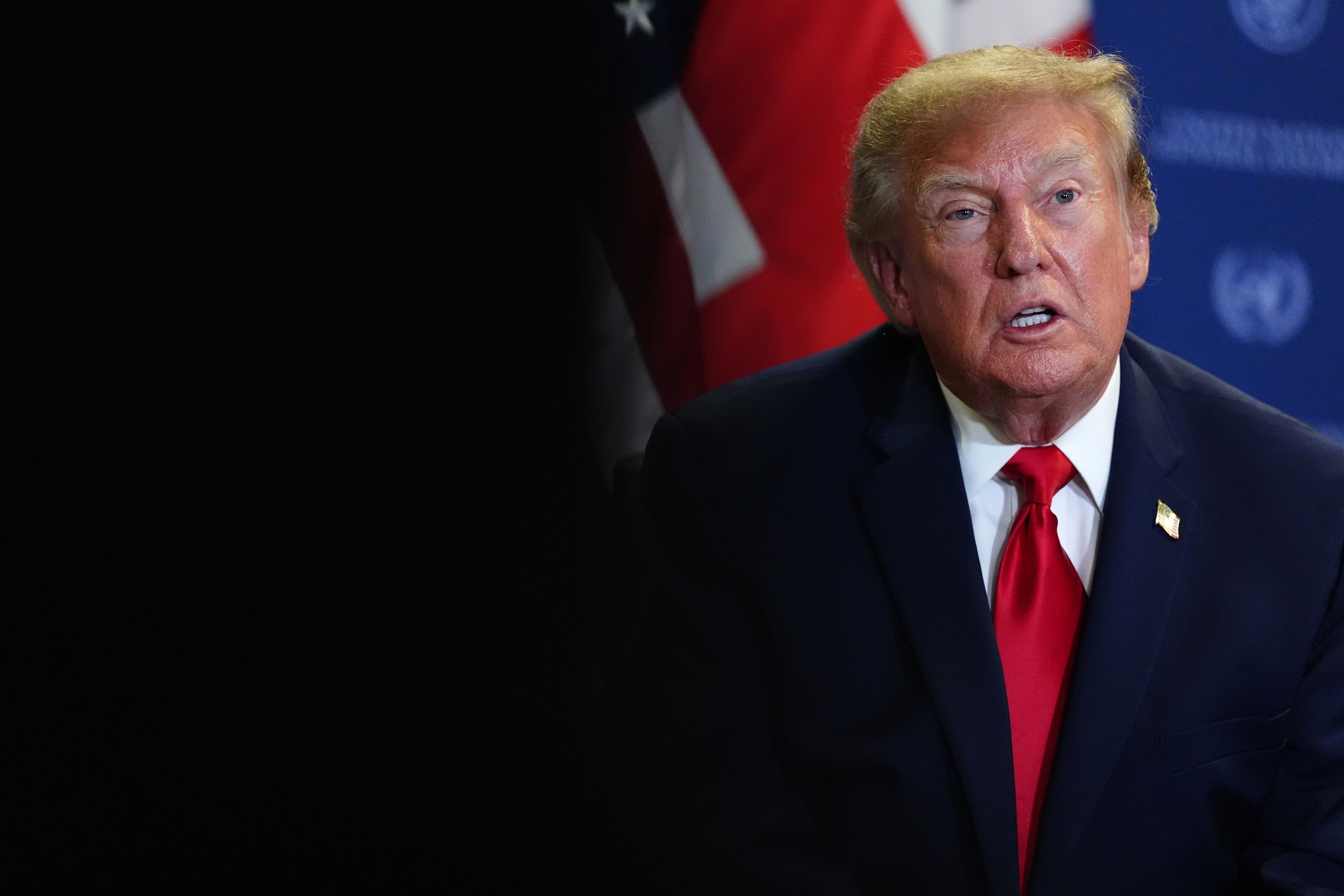 Trump notar þjóðaröryggi til að koma fram umdeildum málum