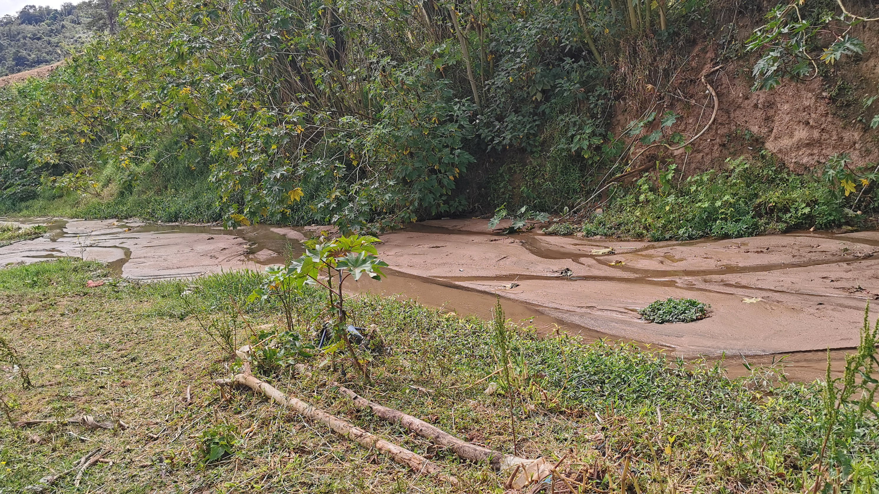 Years of uncontrolled extraction of materials have dried up the Nizao River.