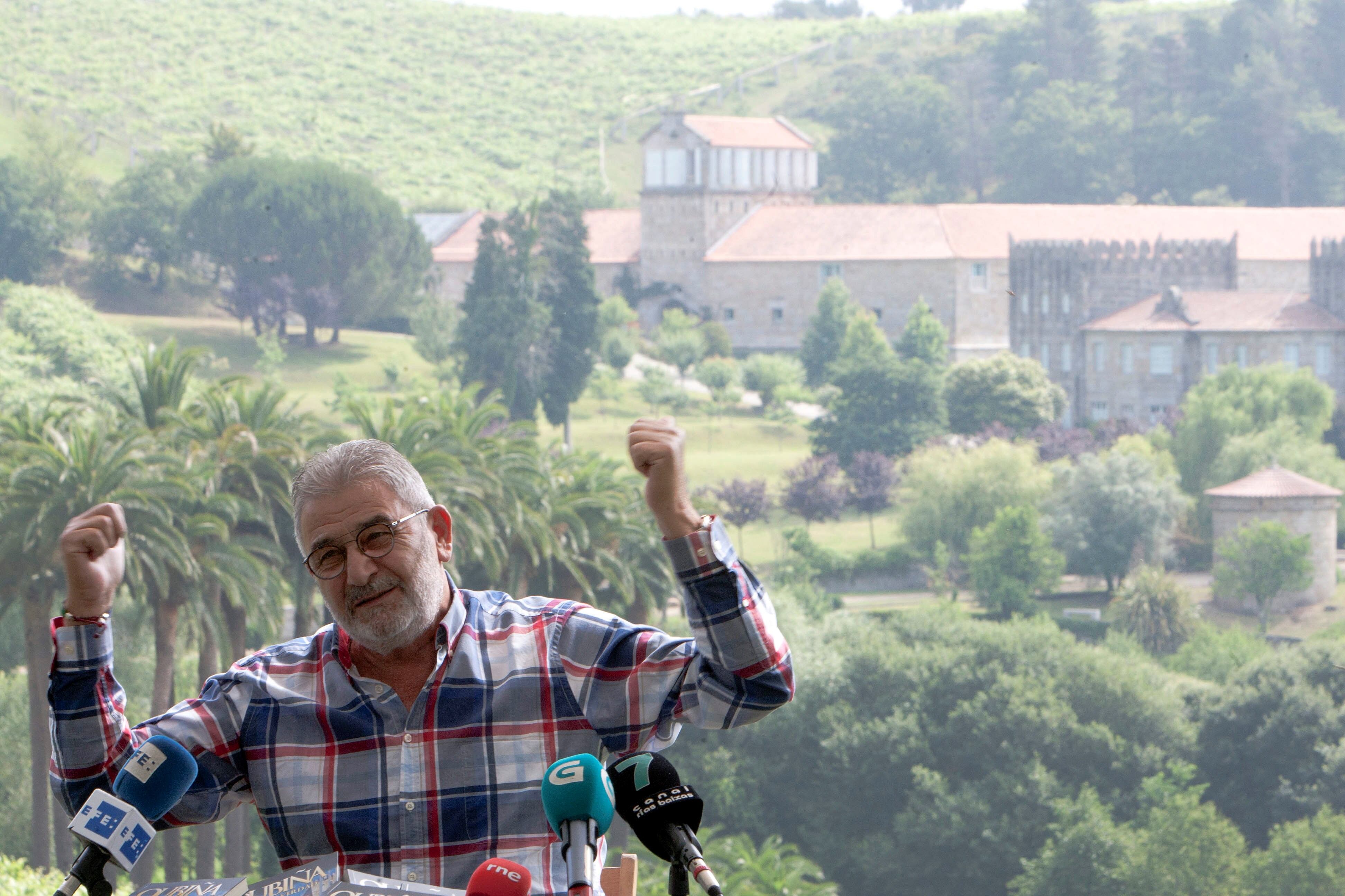Tourism with an ex‑drug trafficker: Laureano Oubiña offers narcotour to the spots where he once smuggled tobacco and hashish Regional authorities in Spains Galicia region have temporarily halted the historic drug figures business initiative, which aims to charge €189 per person