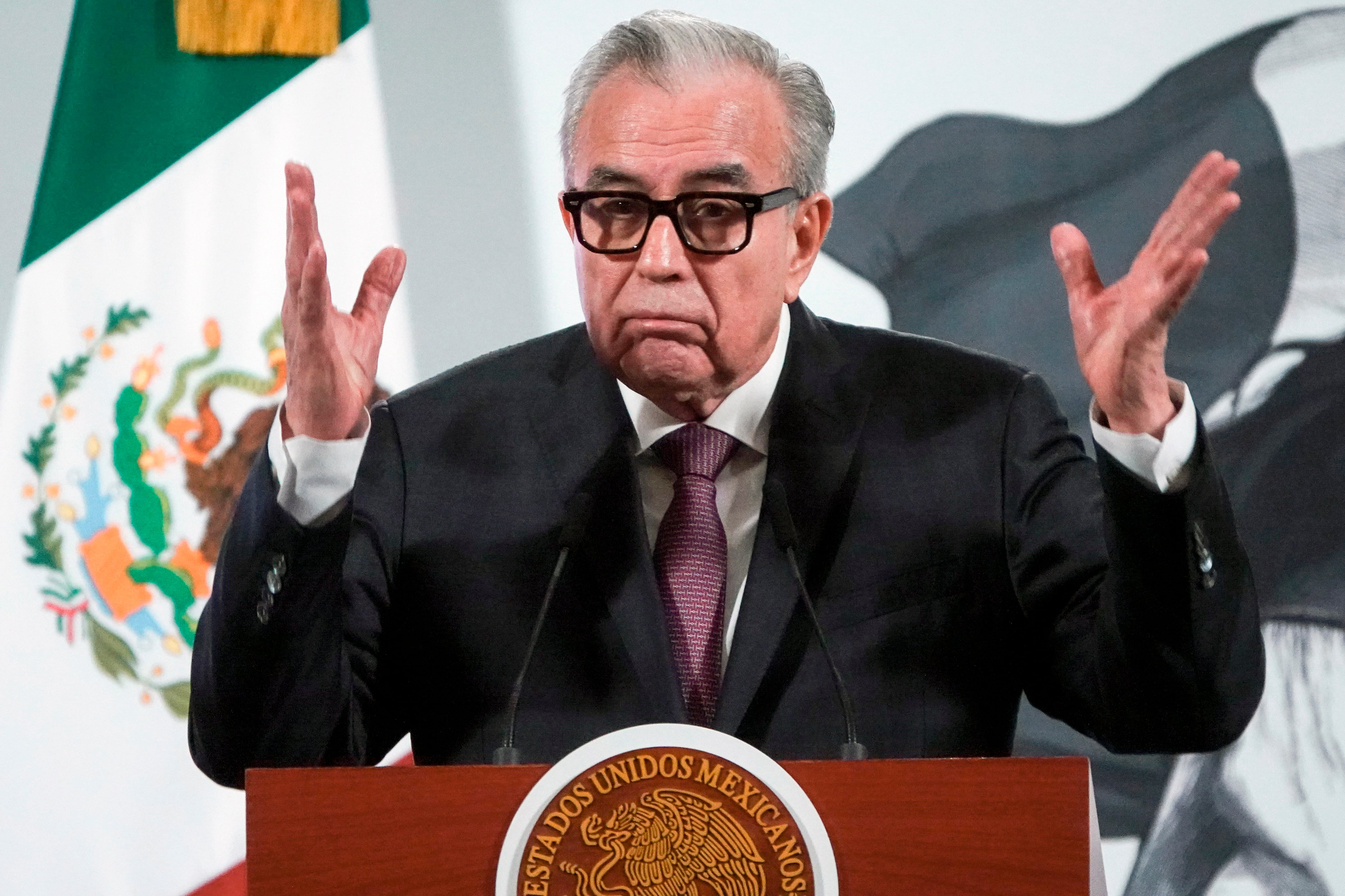 Sinaloa governor, subject of US investigation, stands alone under allegations of cartel ties