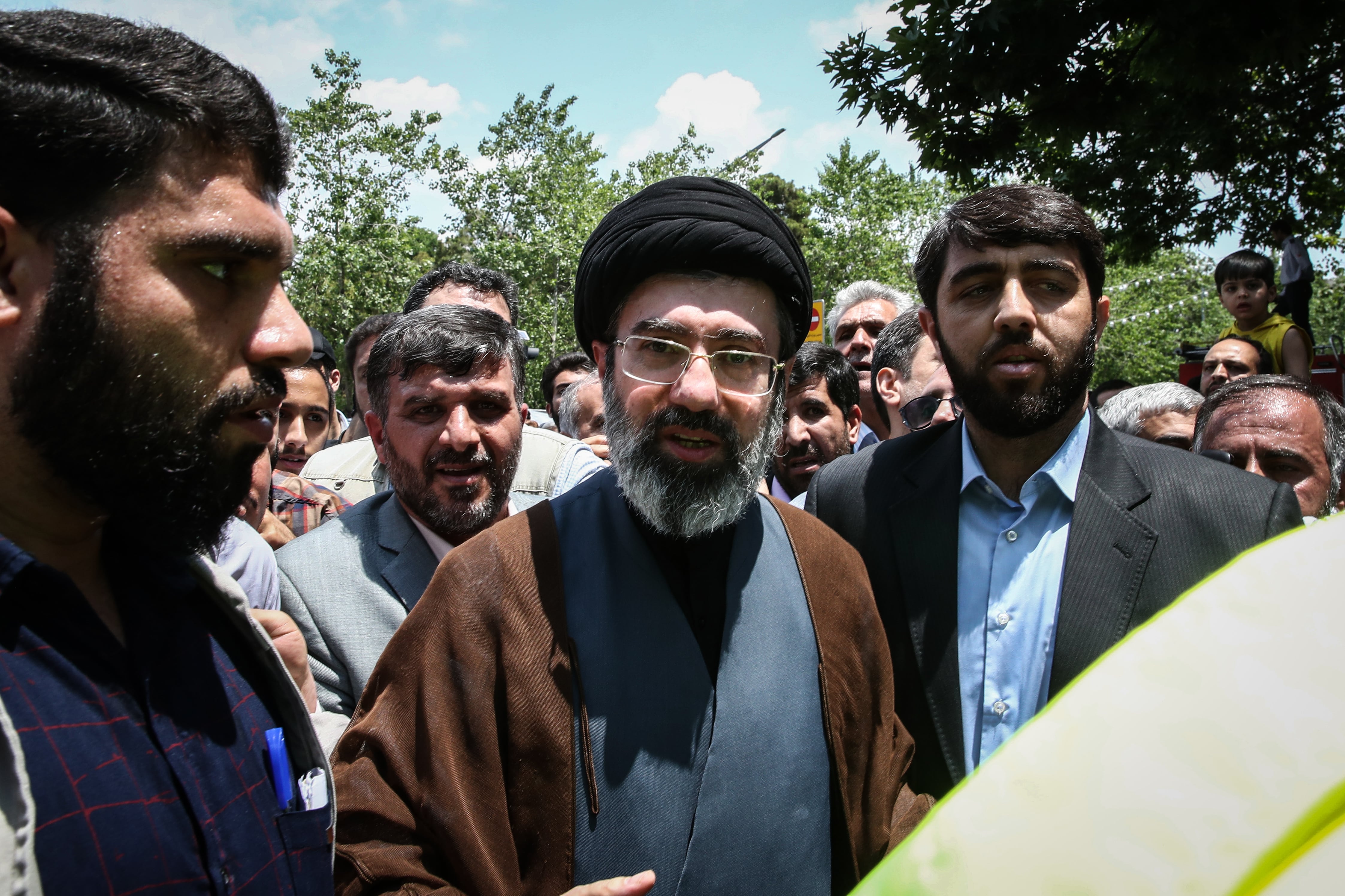Mojtaba Khamenei, son of the deceased ayatollah, emerges as frontrunner to become Iran’s new supreme leader