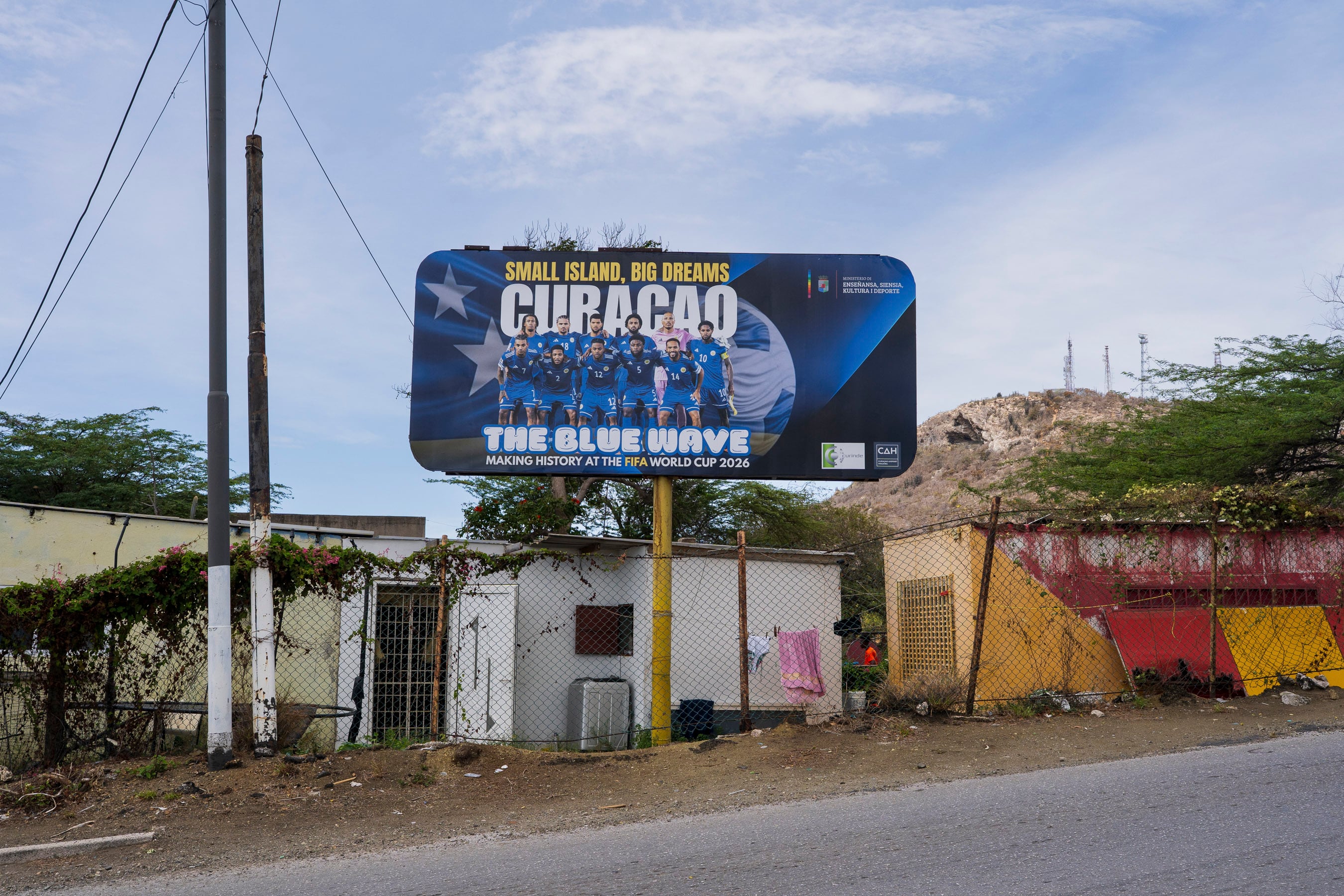 Advertisement supporting the national team in Willemstad.