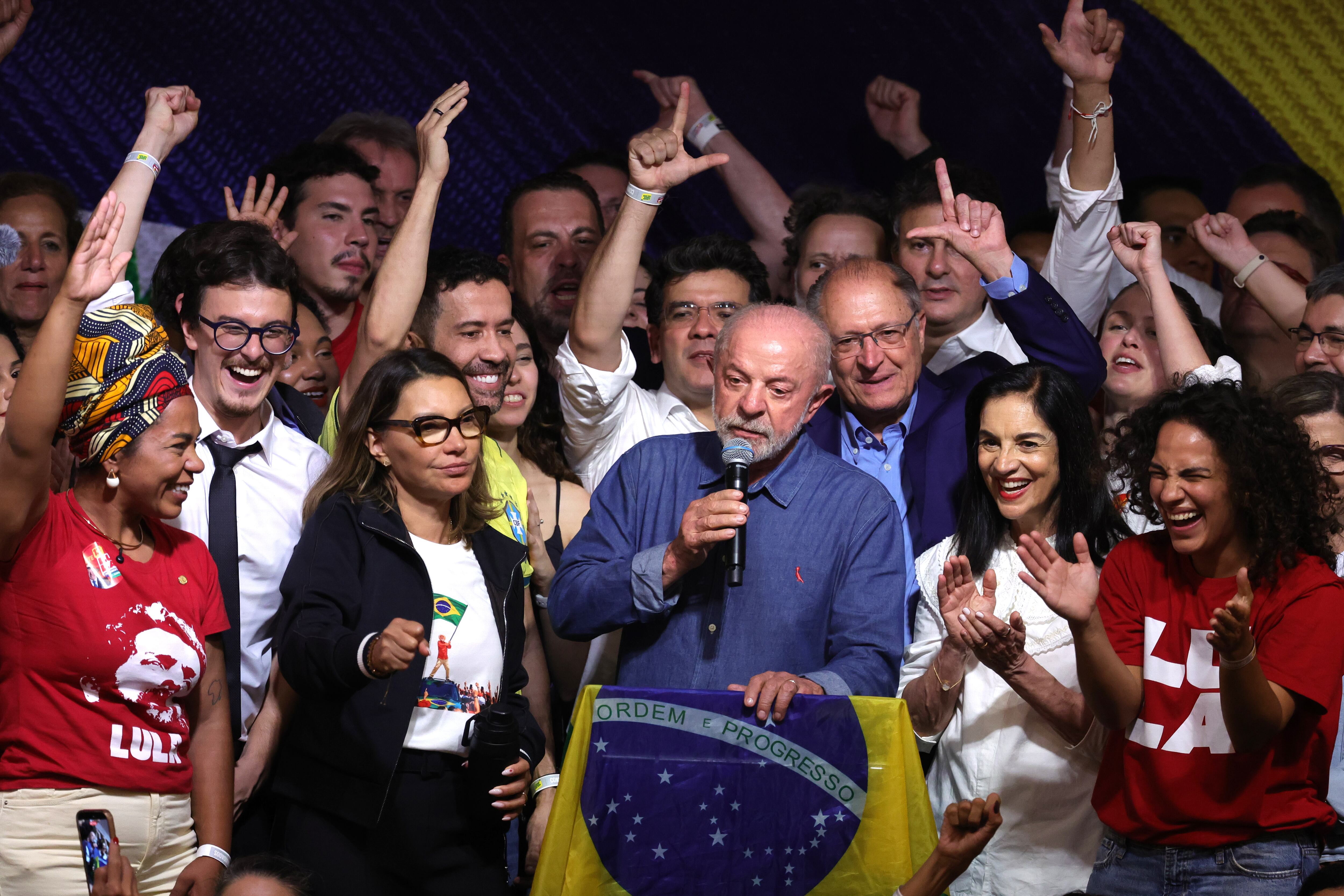 Lula pulls off a historic comeback in Brazil and leads the left to victory over Jair Bolsonaro