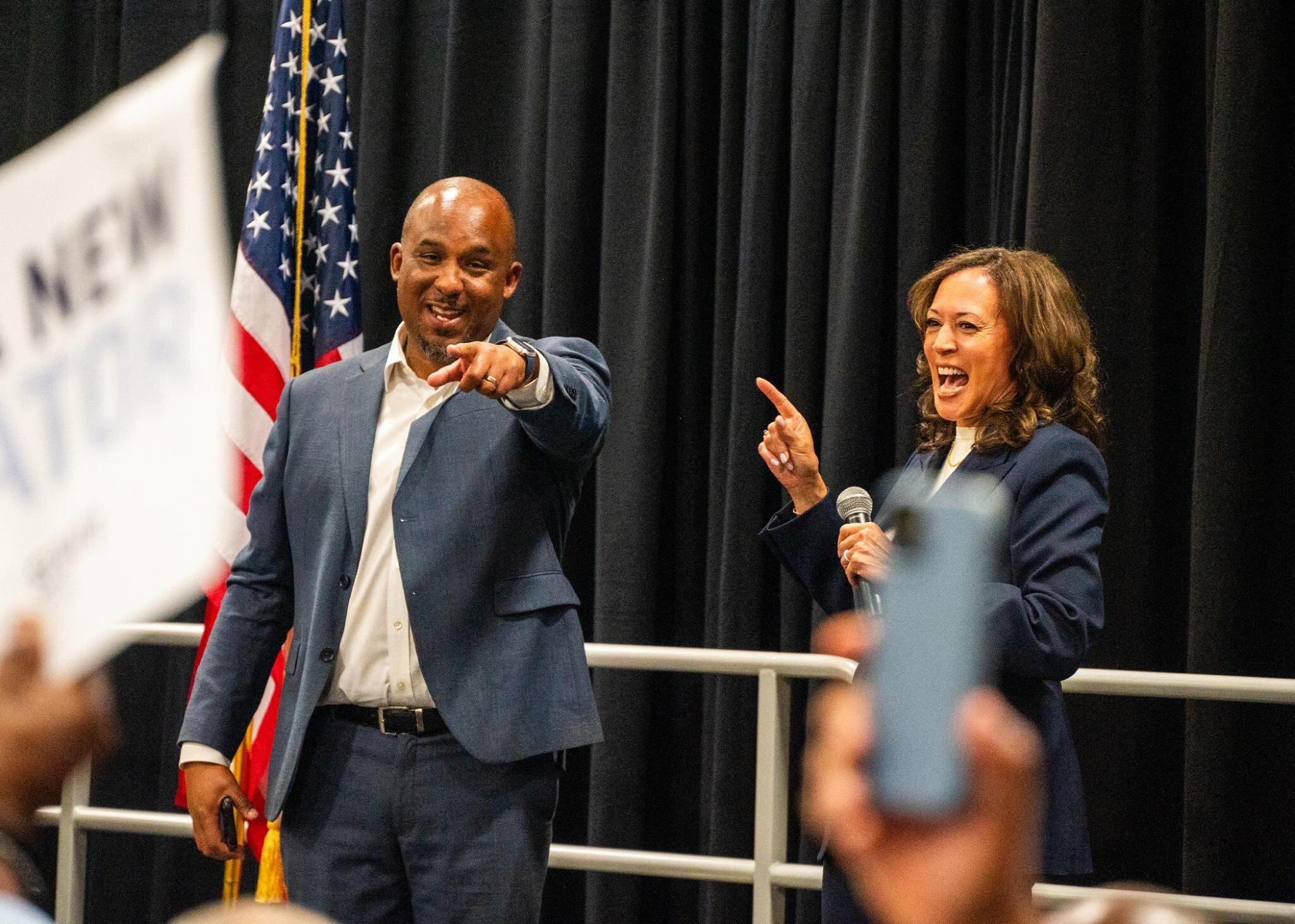 Scott Colom and Kamala Harris inColumbus (Mississippi).