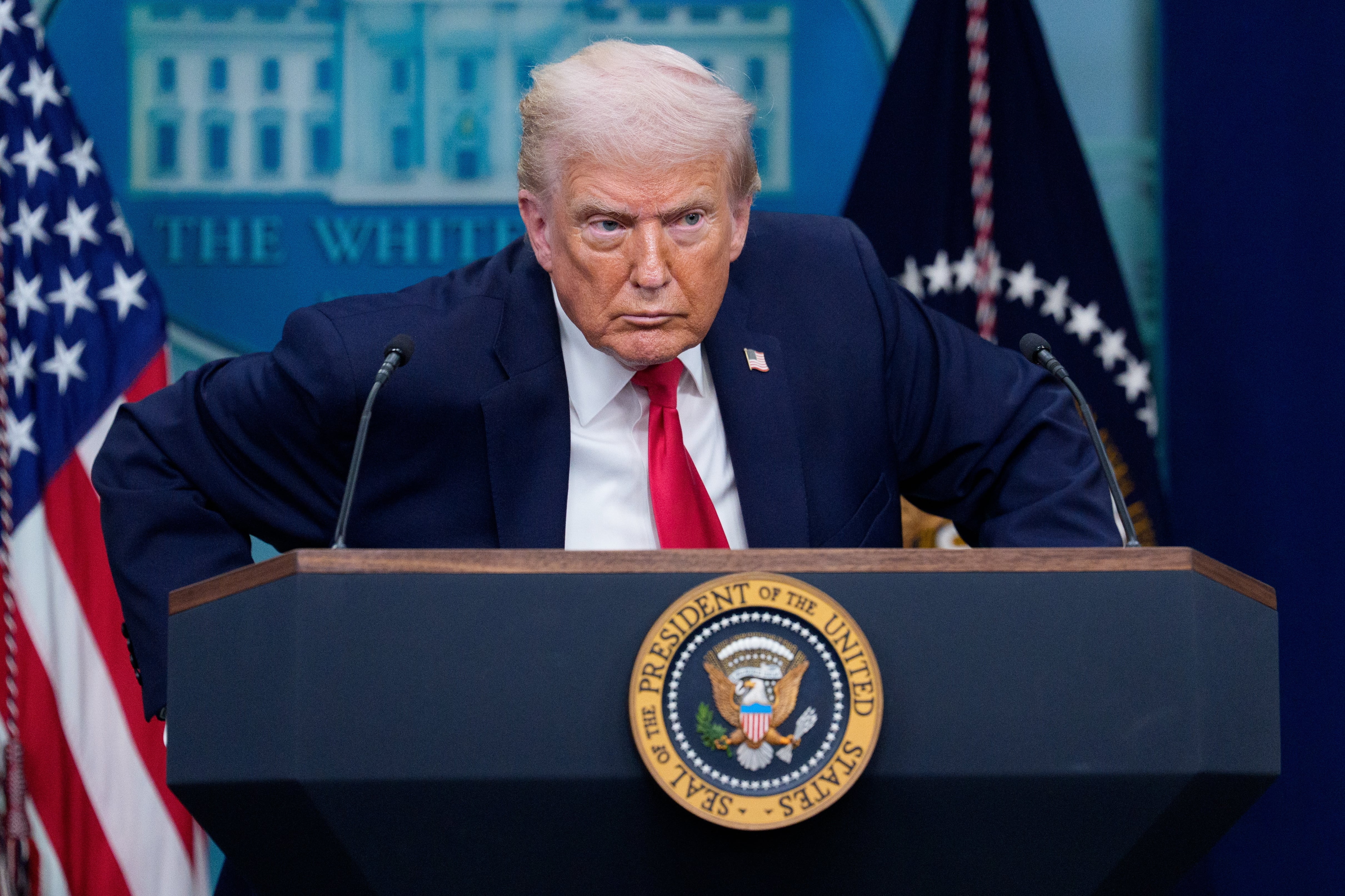 Trump's Davos Trip: Greenland Threat Looms - What Will Happen?!