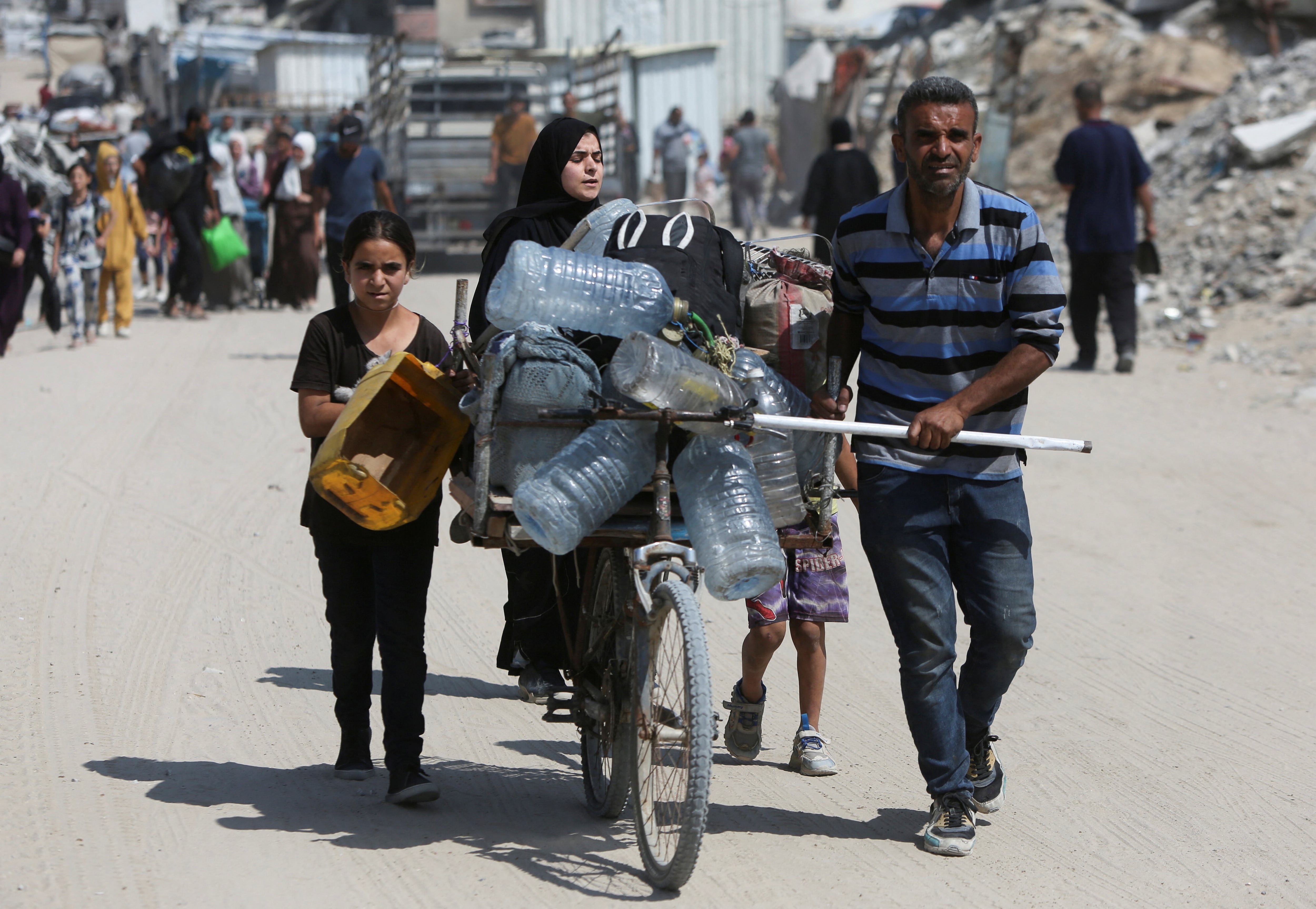 "Gaza en Crisis: Más Allá de los Alimentos, Israel Refuerza el Bloqueo de Combustible y Productos de Higiene"