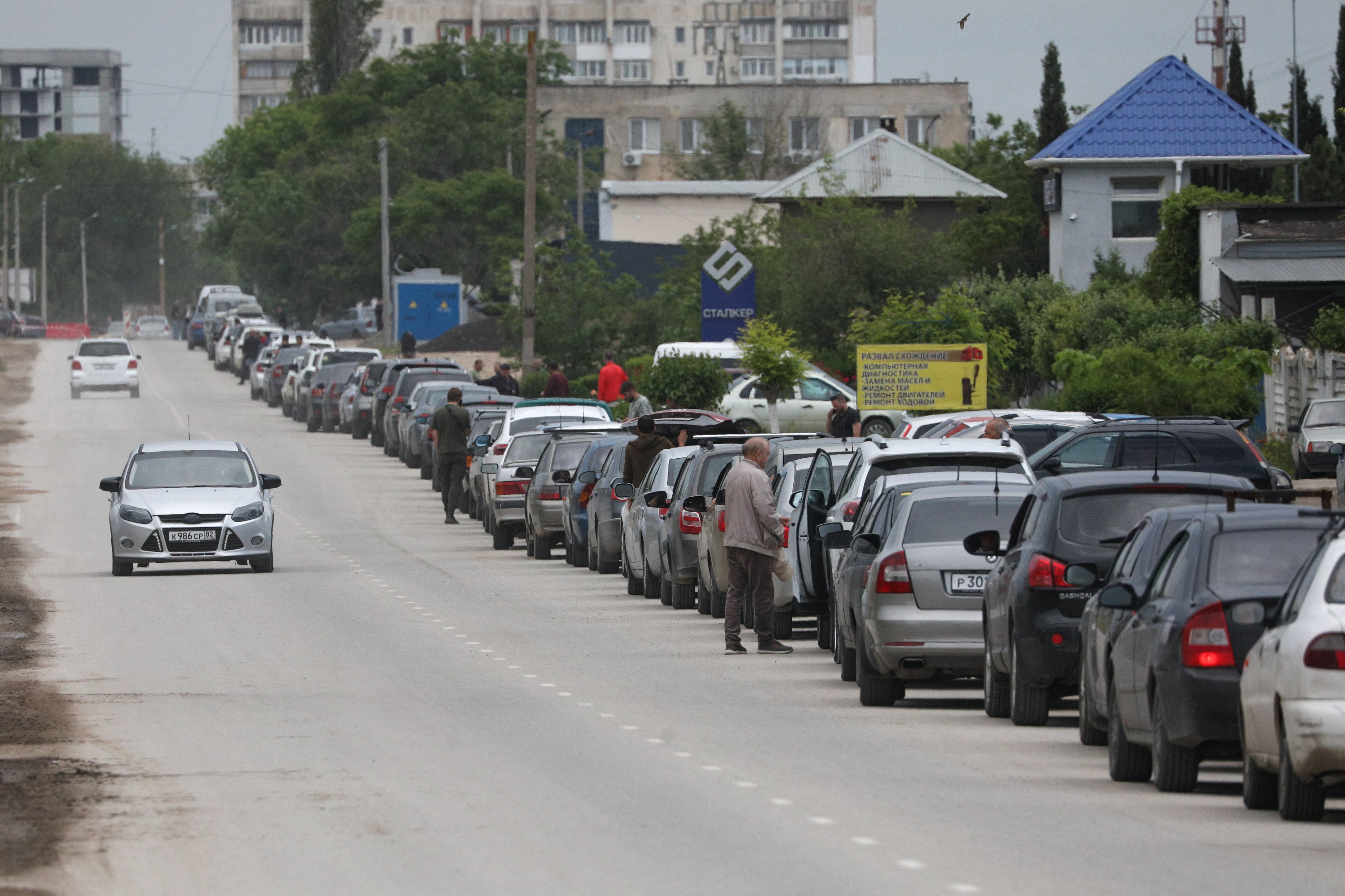 Ukraine suffocates Crimea: Besieged access routes by land, sea, and air leave the peninsula without fuel