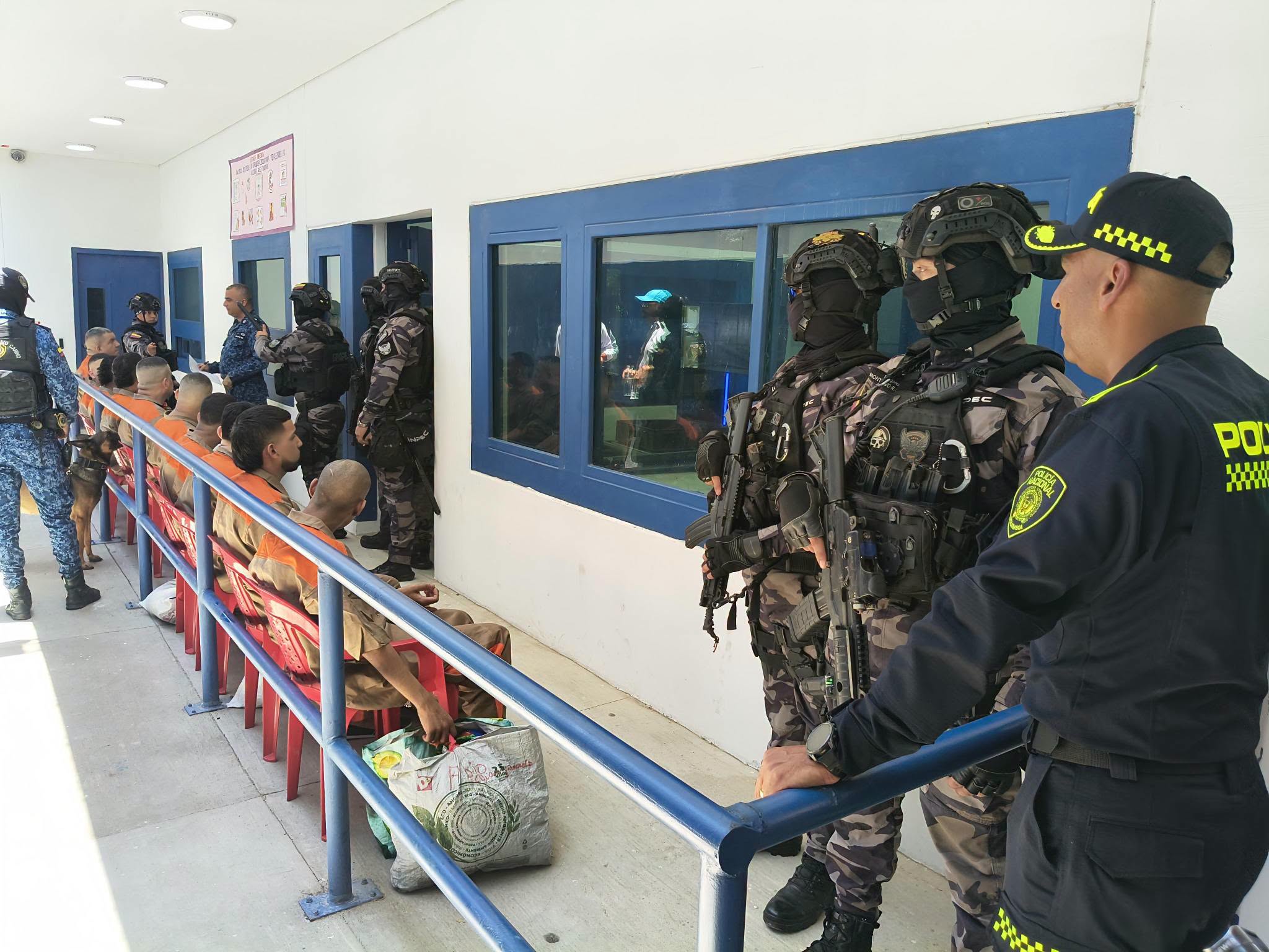 Colombia seeks to isolate jailed extortion kingpins on prison ships