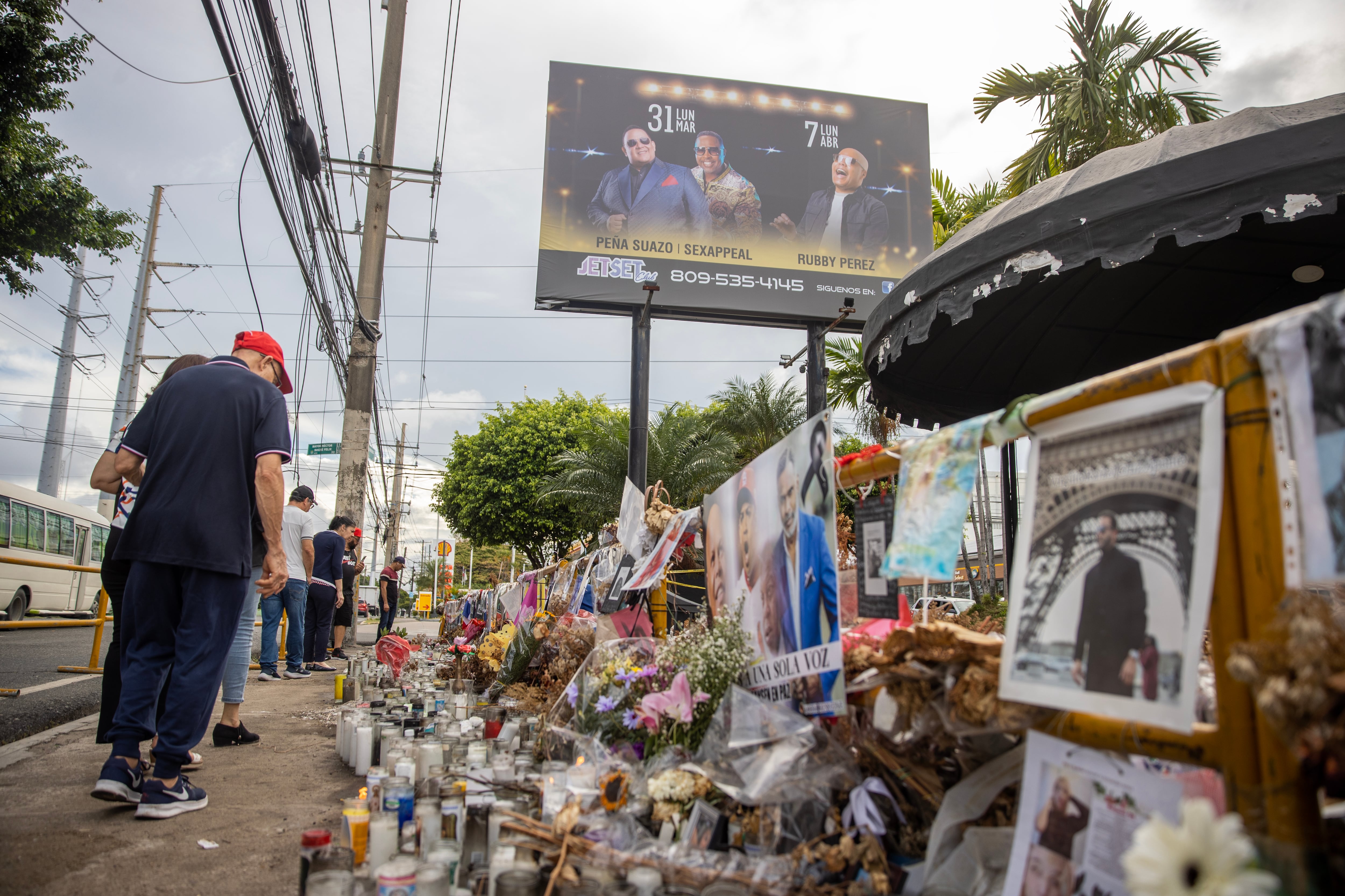 A billboard announcing Rubby Pérez's concert on April 7 is still up.
