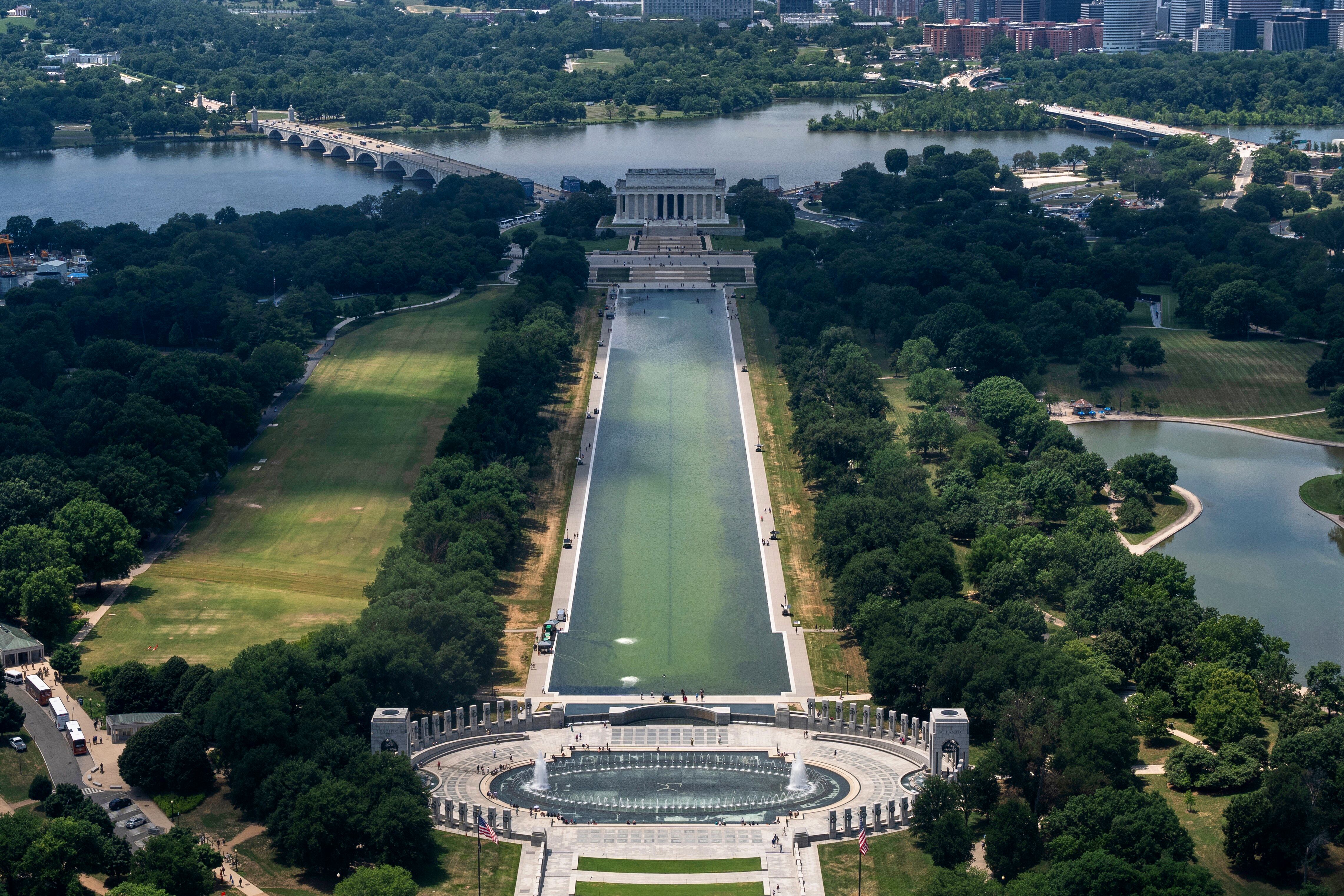 The enormous fiasco of Trump’s reflecting pool at the Lincoln Memorial: from Avatar to Shrek