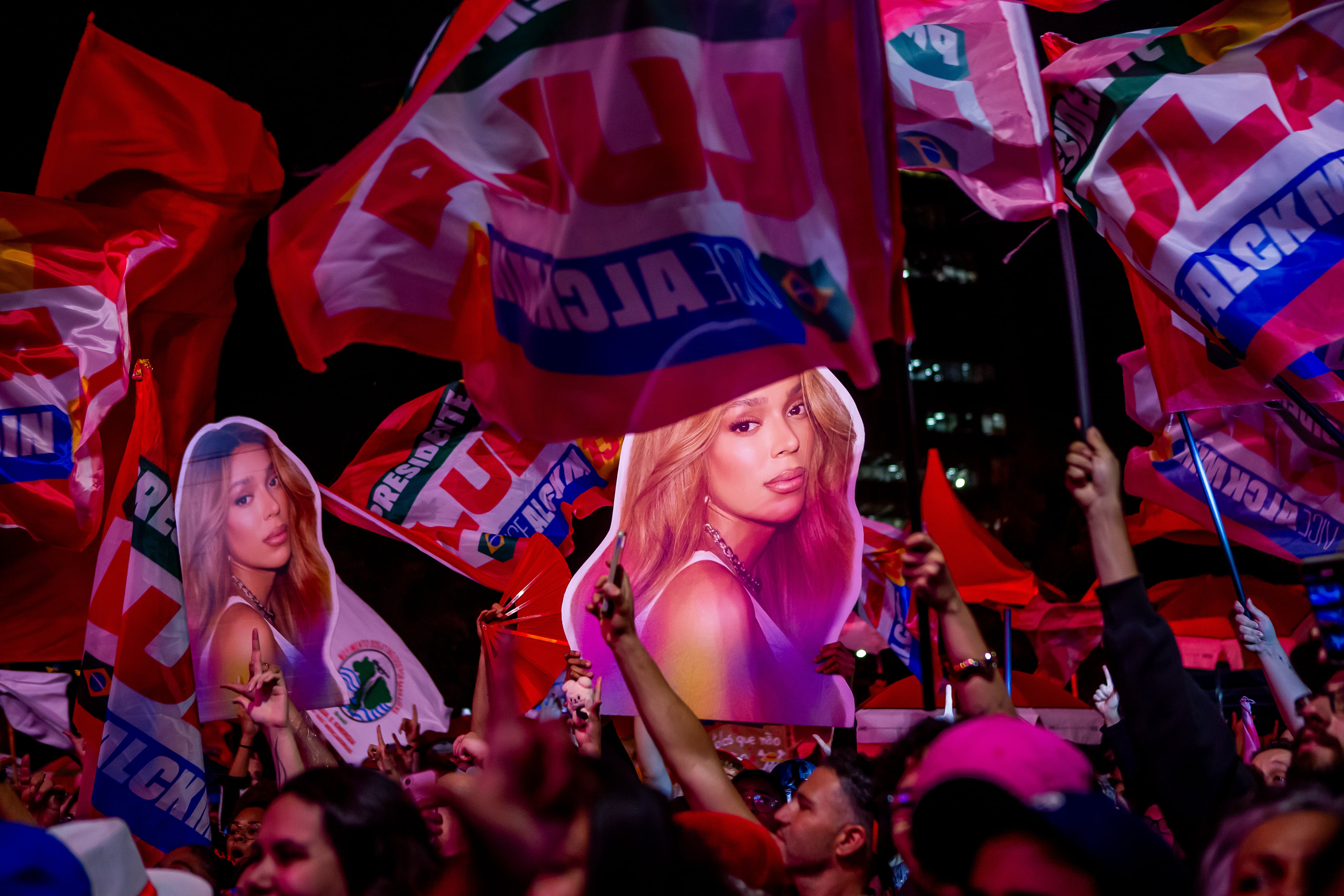 Erika Hilton posters at a Workers Party rally in Largo da Batata on October 13.