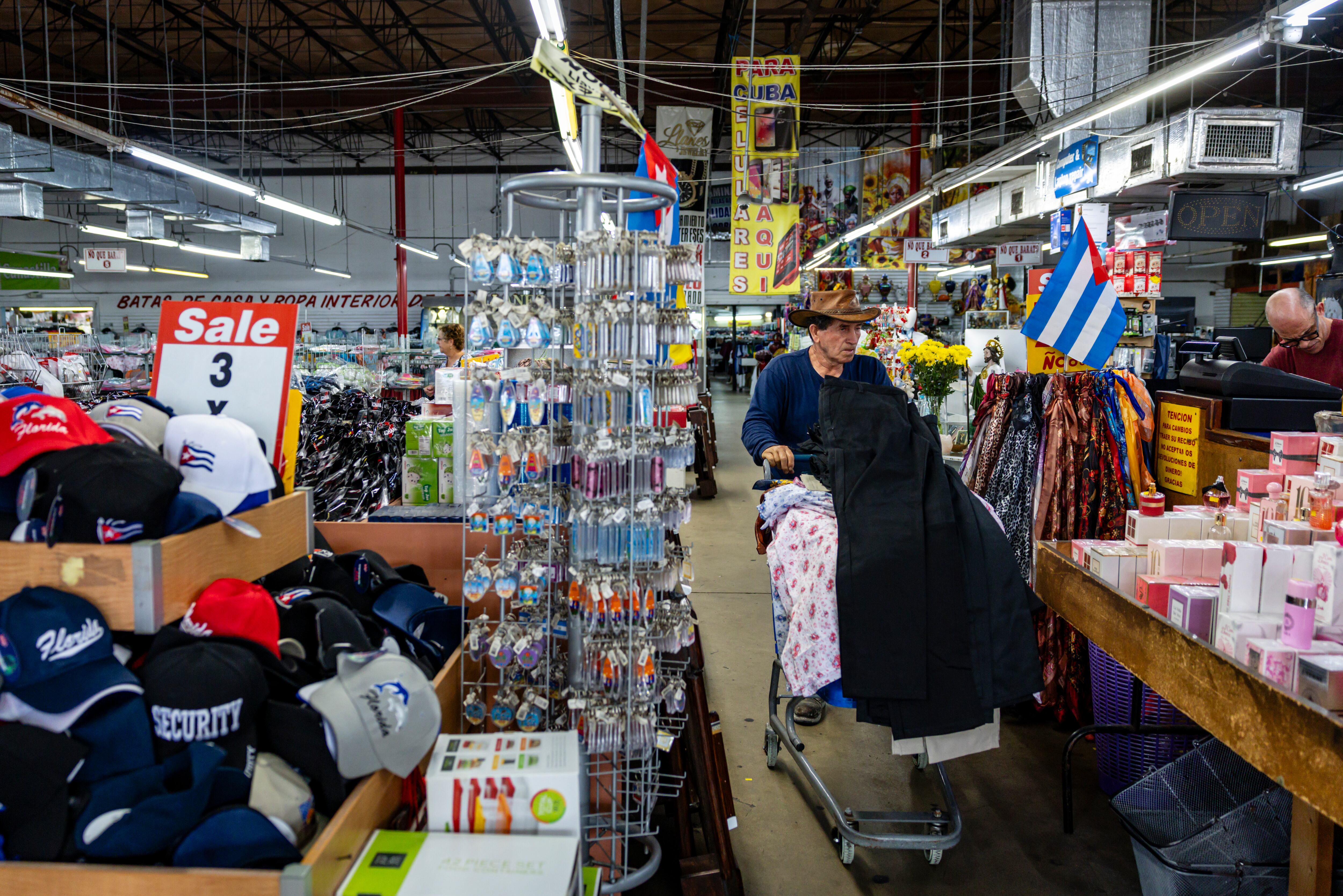 Gregorio Álvarez shops at the store Ñooo Qué Barato.