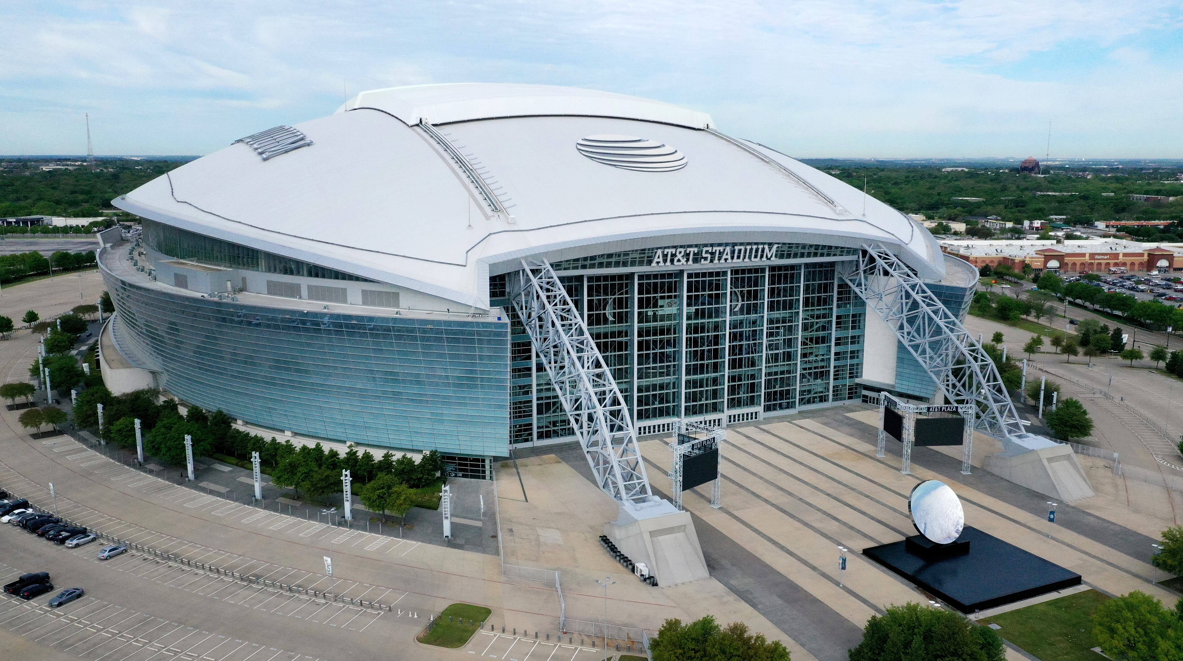 AT&T Stadium, with capacity for 80,000 spectators.