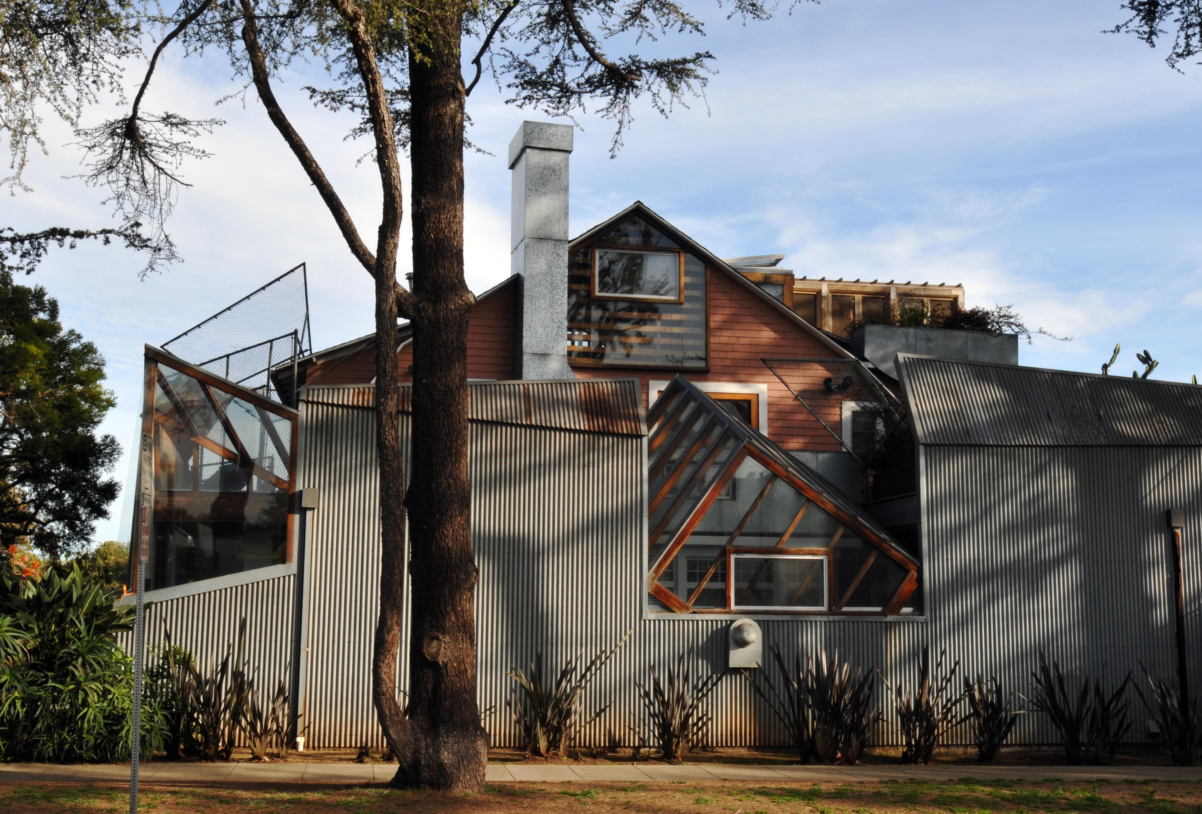 ‘The weird house’: How Frank Gehry revolutionized a neighborhood with his own home