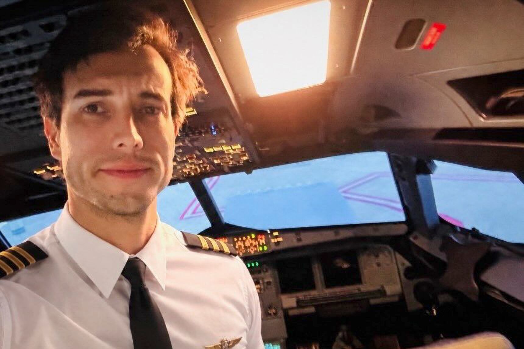 Flight instructor jumped midair to his death, left student to land the plane