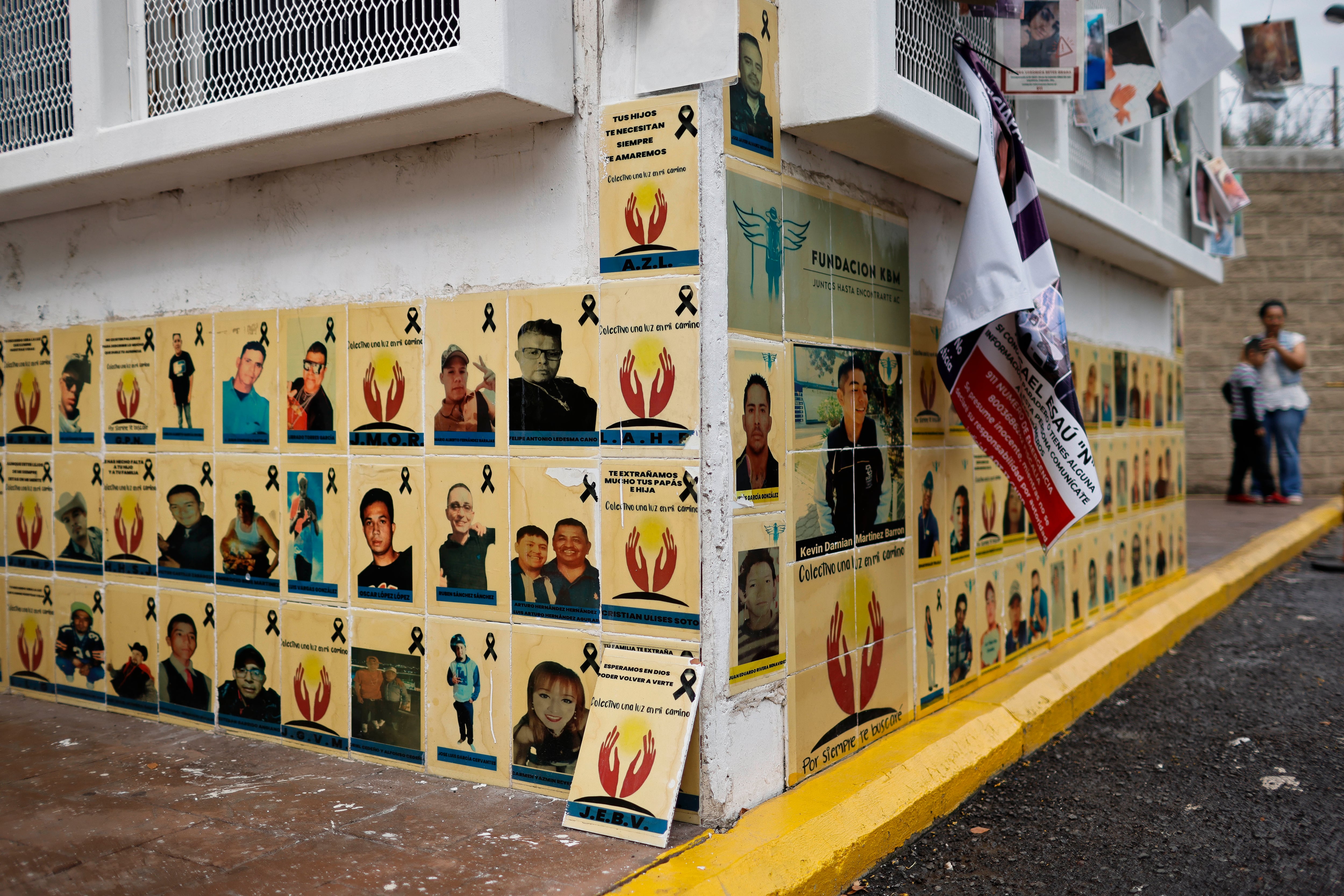Tiles with portraits of missing persons on the walls of the Attorney General's Office in the city of Irapuato, Guanajuato.
