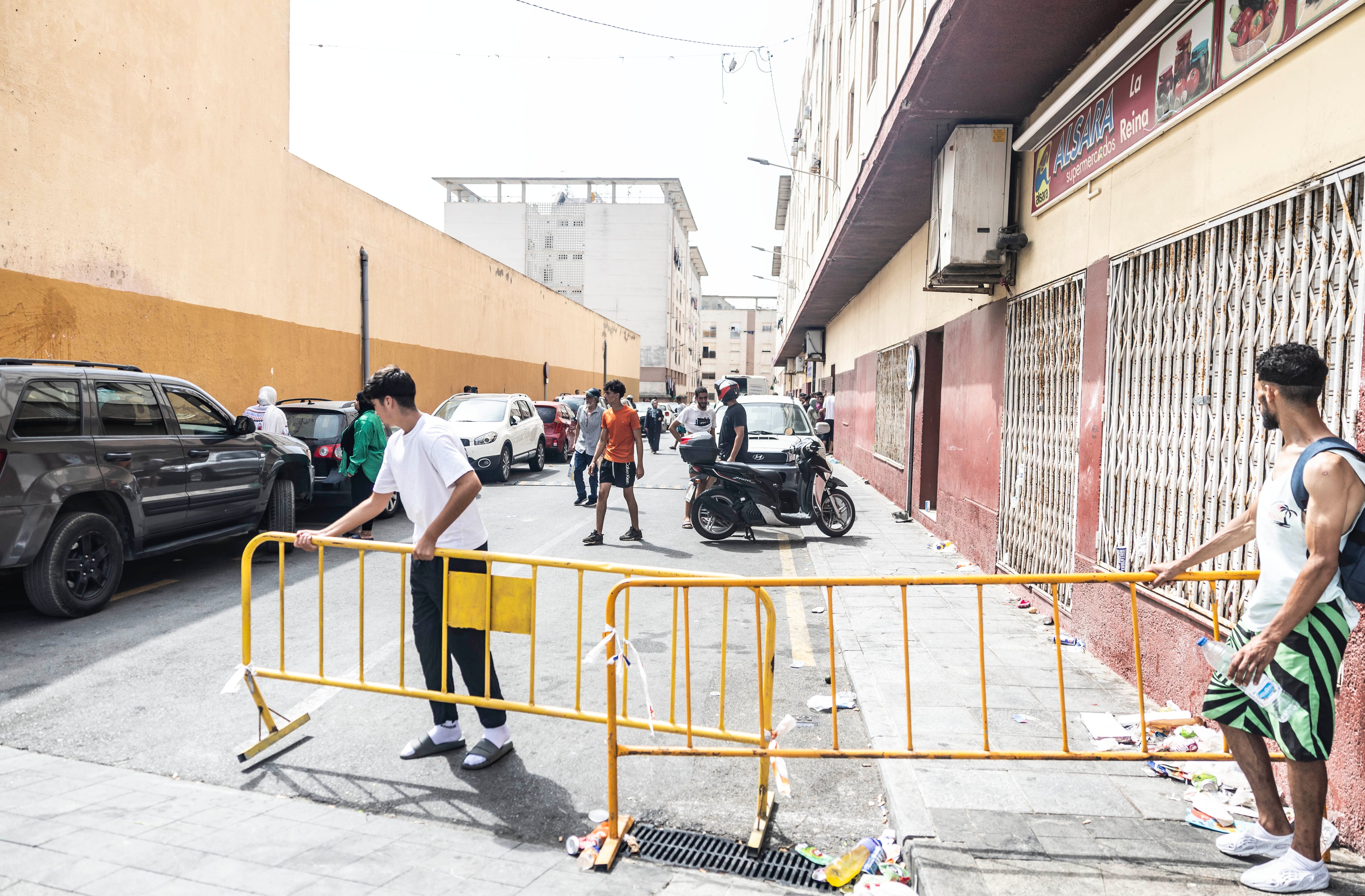Barricades and patrols in Ceuta to push out the migrants who resist returning to Morocco: ‘There are still some left’