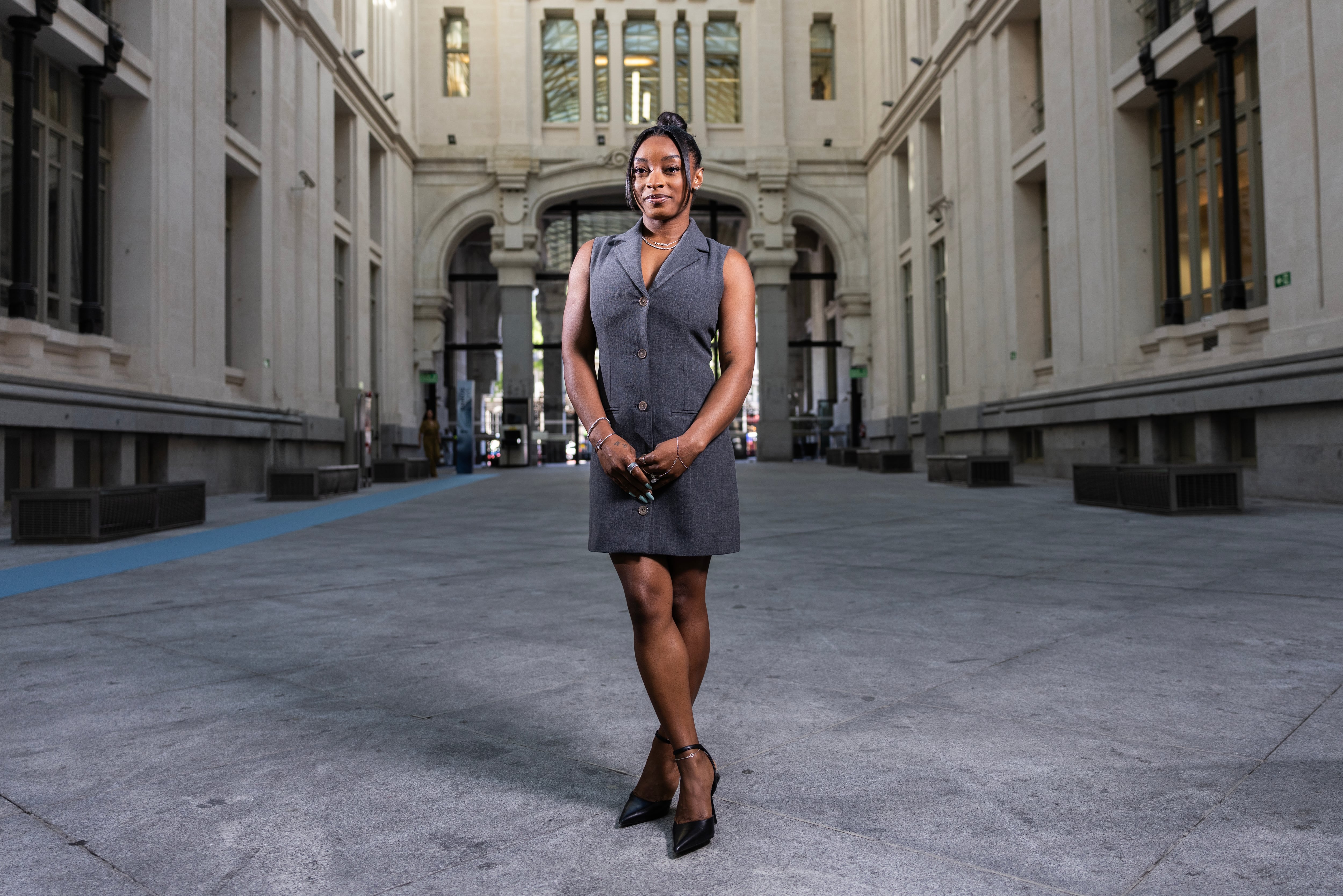 Simone Biles, beneath the glass ceilings of Madrid City Hall.