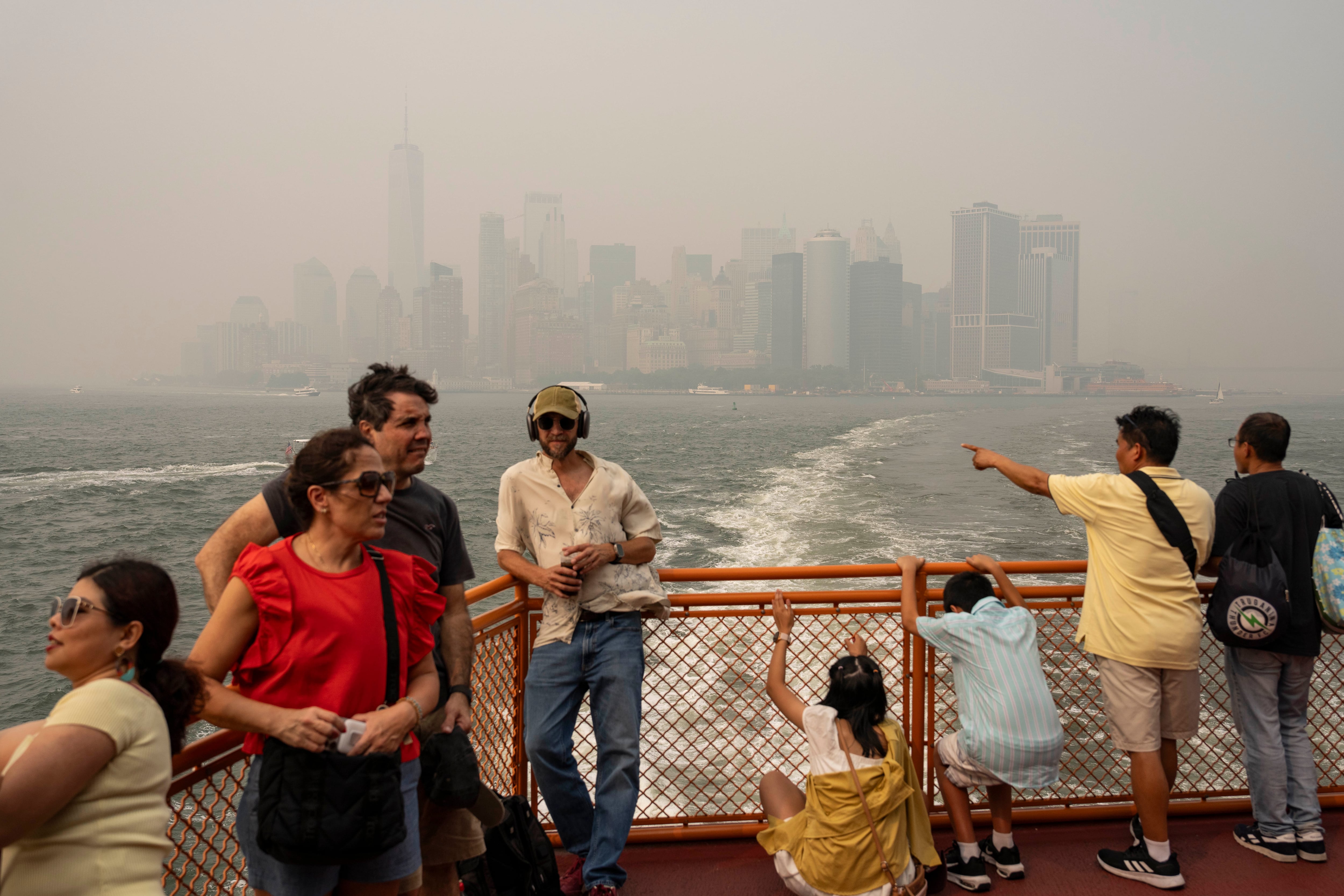Smoke from Canadian wildfires engulfs New York, Chicago, Detroit and Toronto