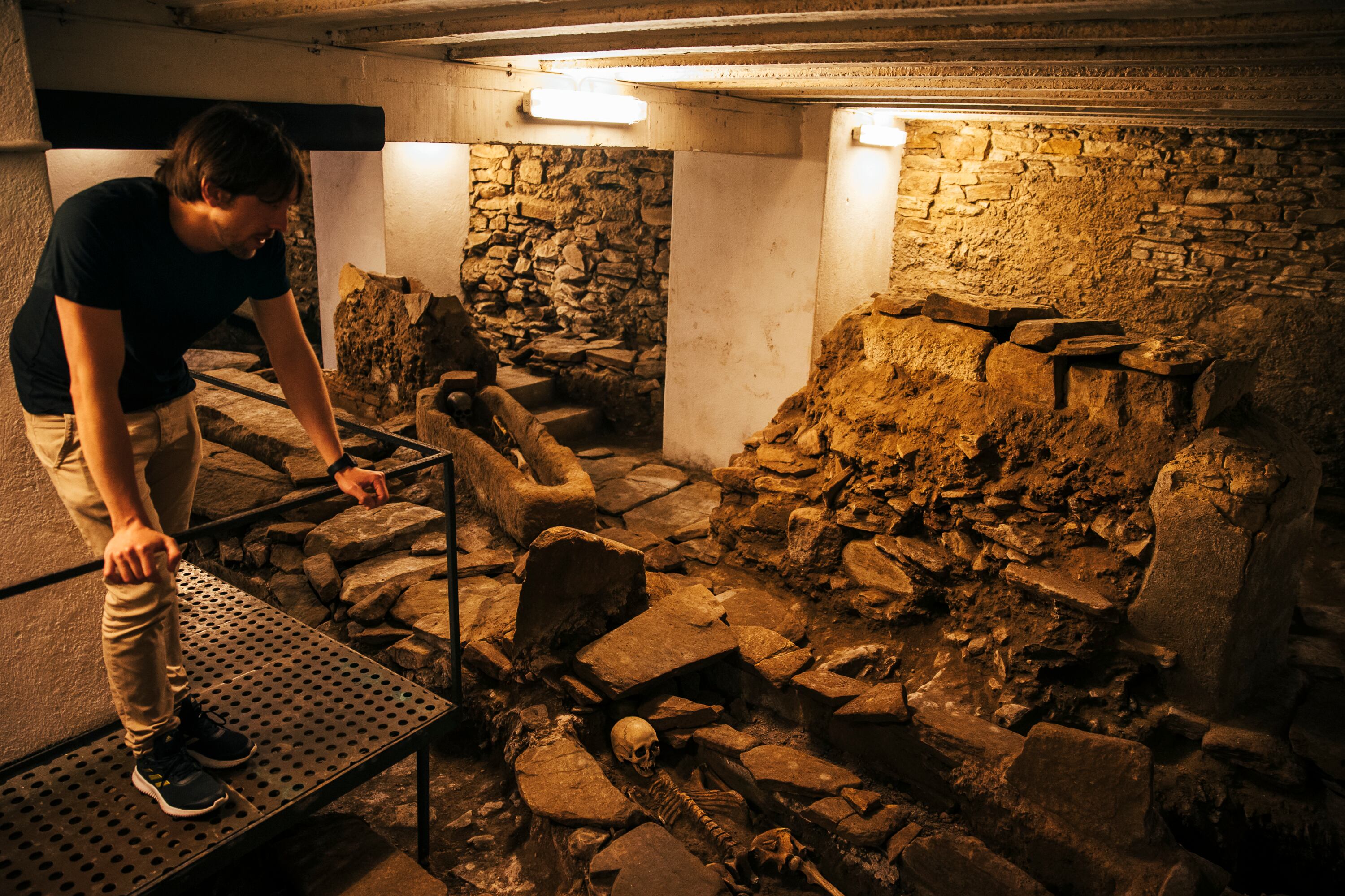 Historian Patxi Pérez-Ramallo, in the medieval necropolis discovered beneath the Cathedral of Santiago de Compostela.