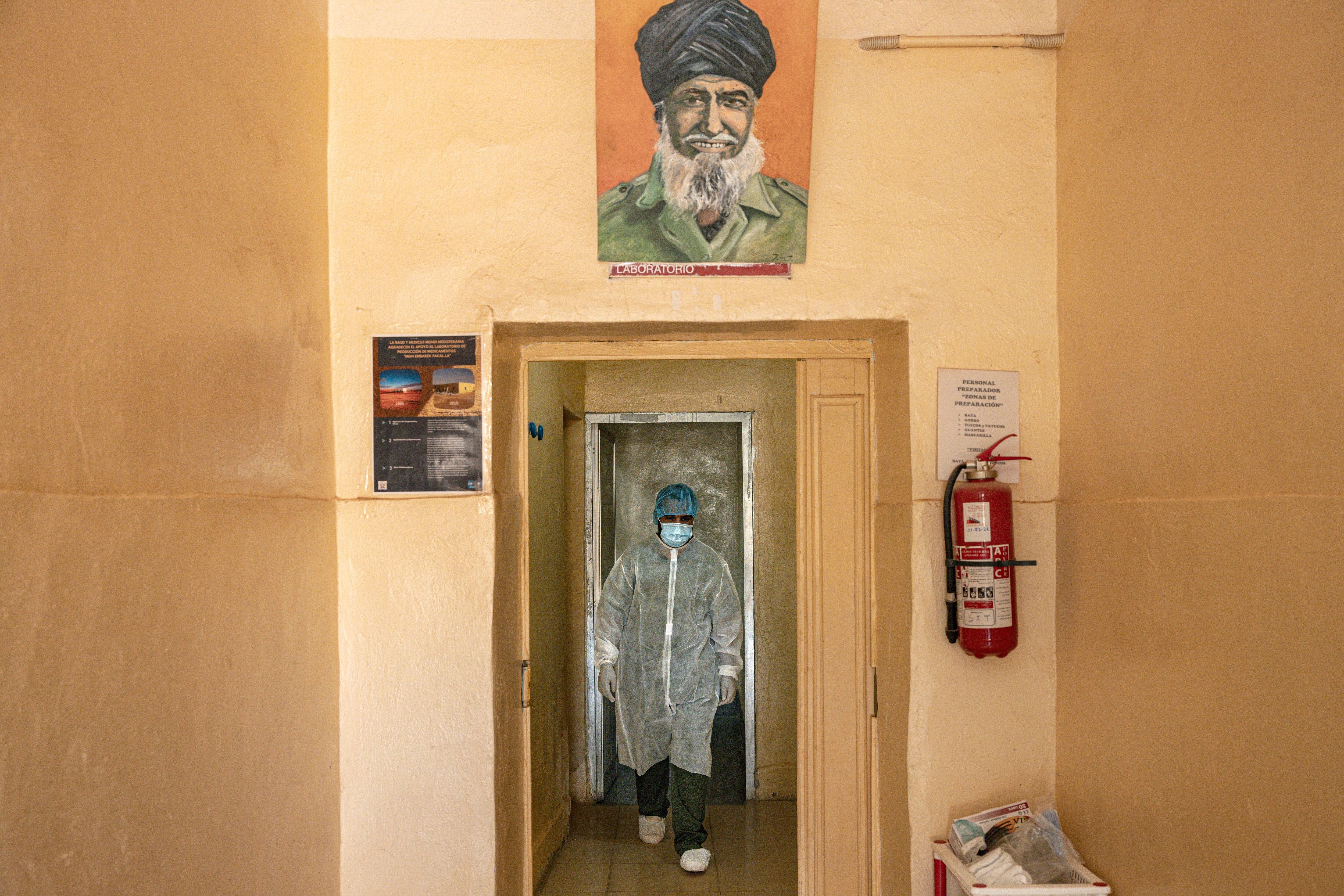 The portrait of Mohamed Embarek Fakal·la, a historical figure in the Sahrawi healthcare sector, hangs in the hallway that leads to the laboratory.