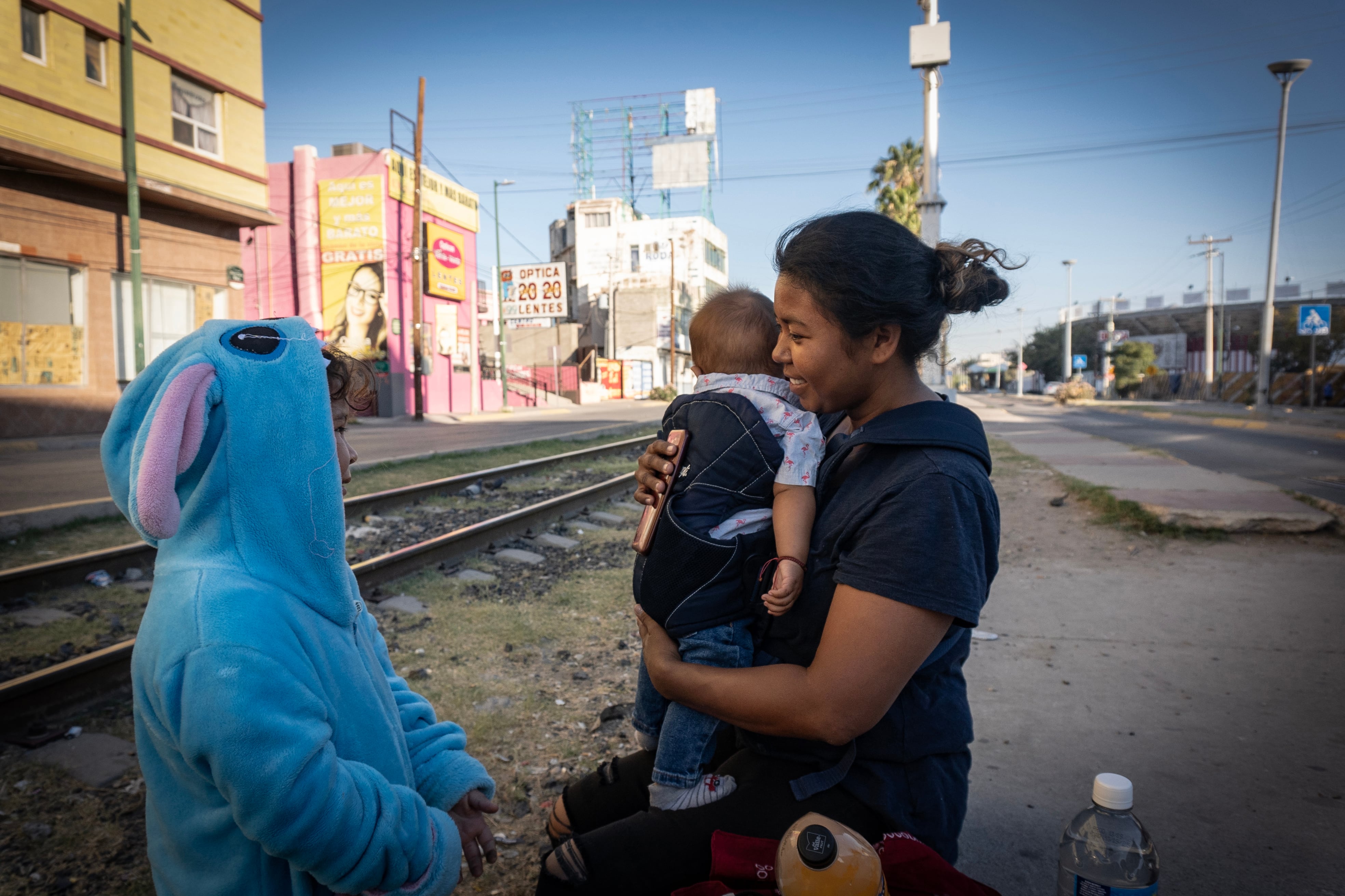 A Honduran woman and her two children outside a shelter in Ciudad Juarez, on October 12, 2024.