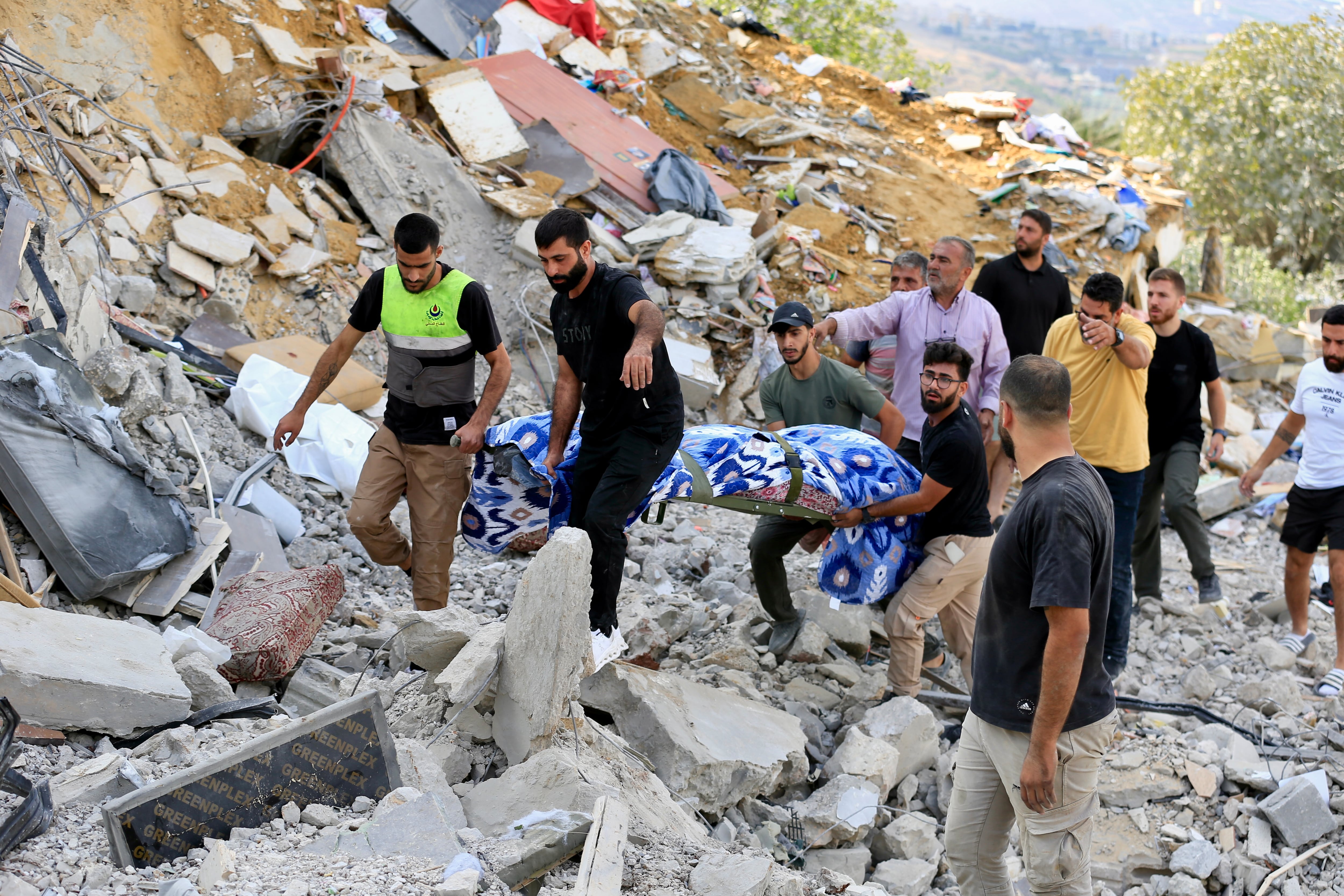 Israel bombs southern Lebanon despite the truce: ‘We feel like we are still at war’