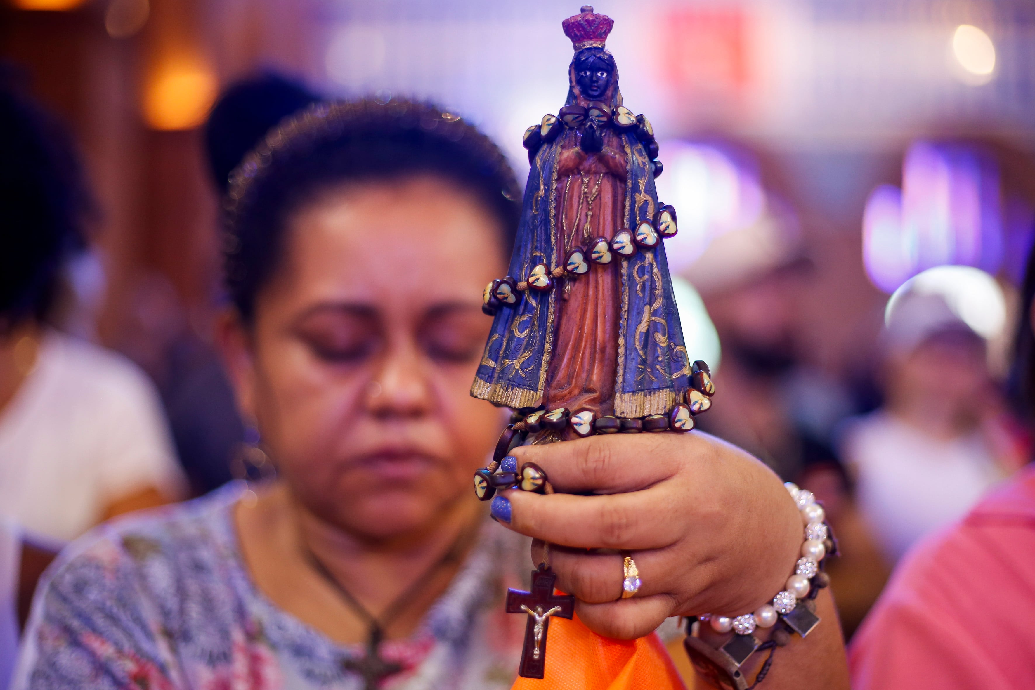 A fake story about the Virgin of Aparecida, patron saint of Brazil, marks the end of the presidential campaign