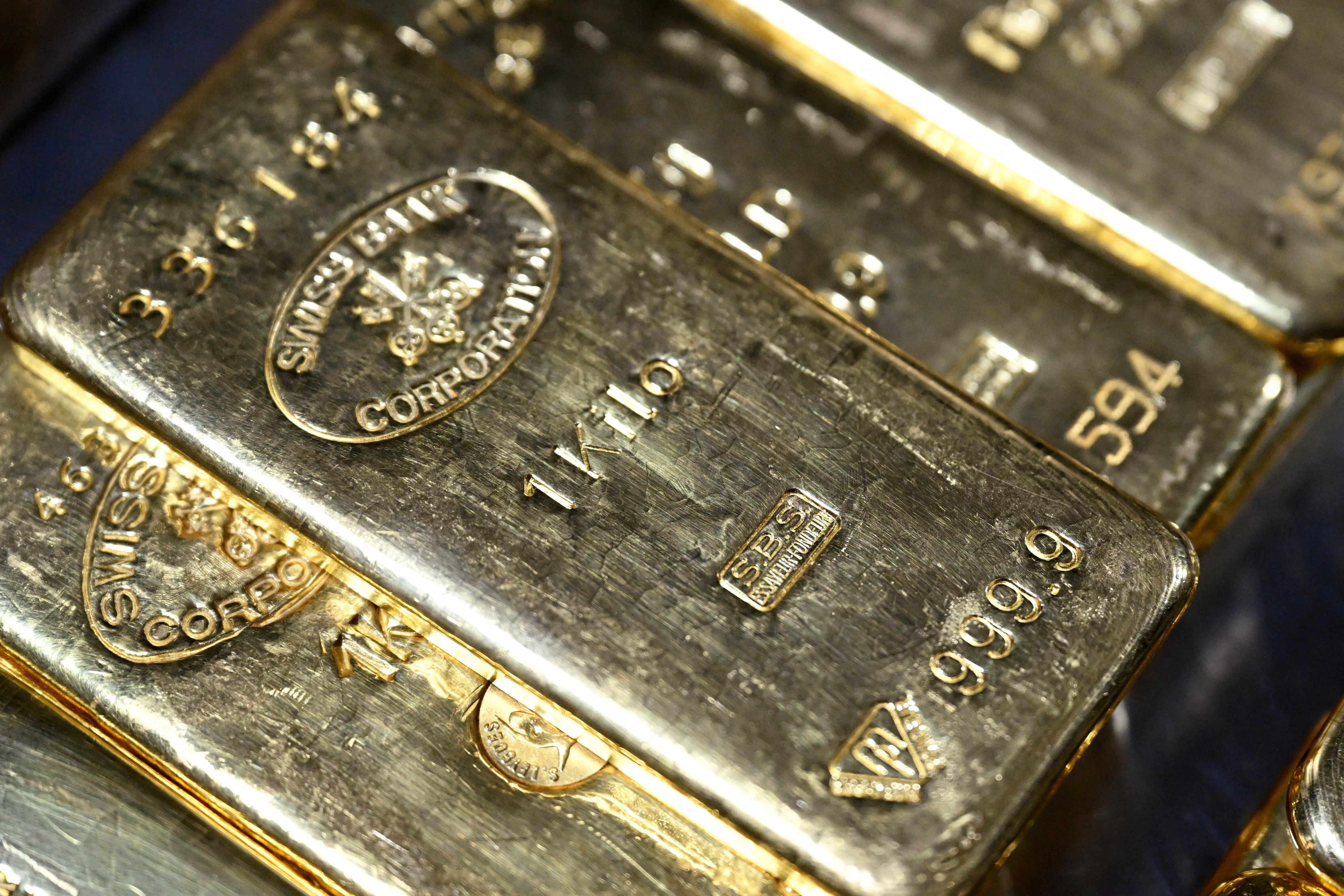 Gold falls below $4,000 an ounce for the first time since November