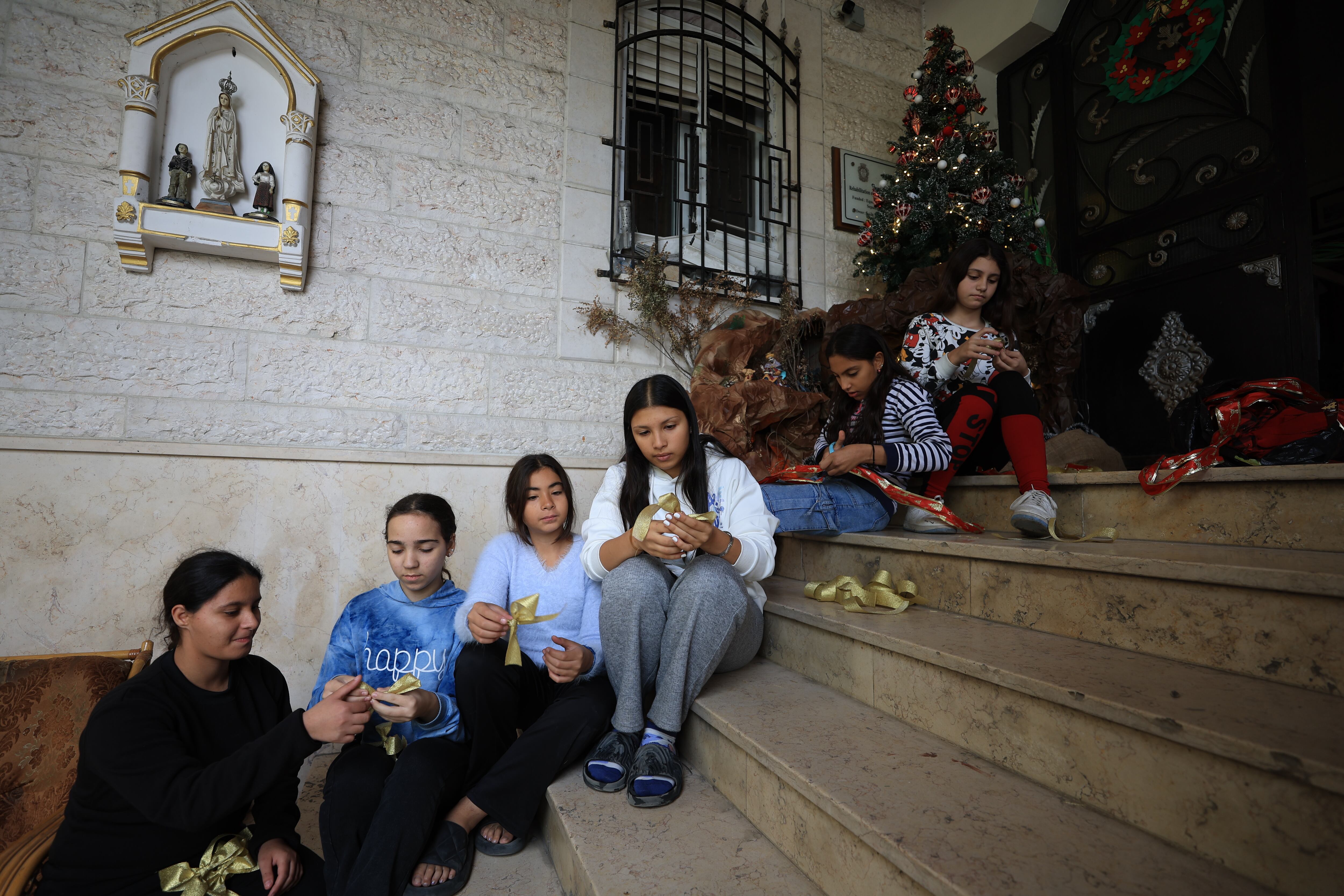 Christmas Eve for Christians in Gaza: Confinement, no toys, and explosions near the church
