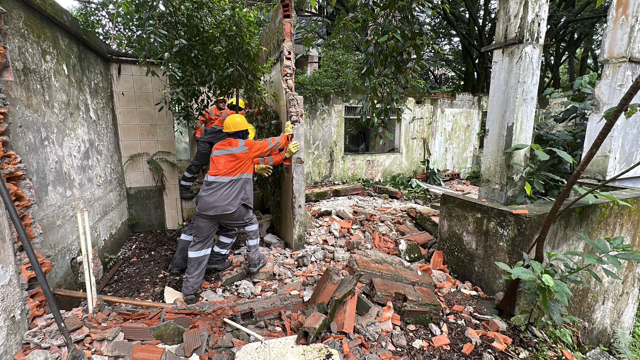 Medellín begins demolition of a house owned by Pablo Escobar where alleged ‘satanic rituals’ took place